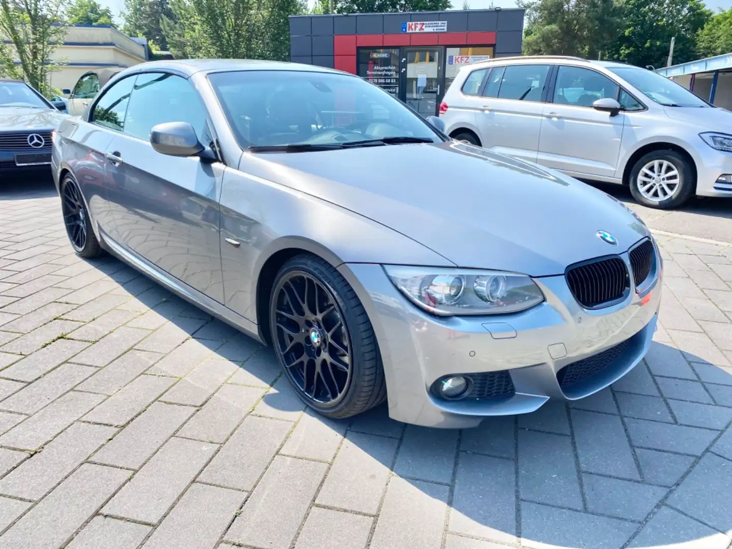 BMW 325 i Cabrio,M-Sportpaket,Leder,Navi,Xenon, Grijs - 2