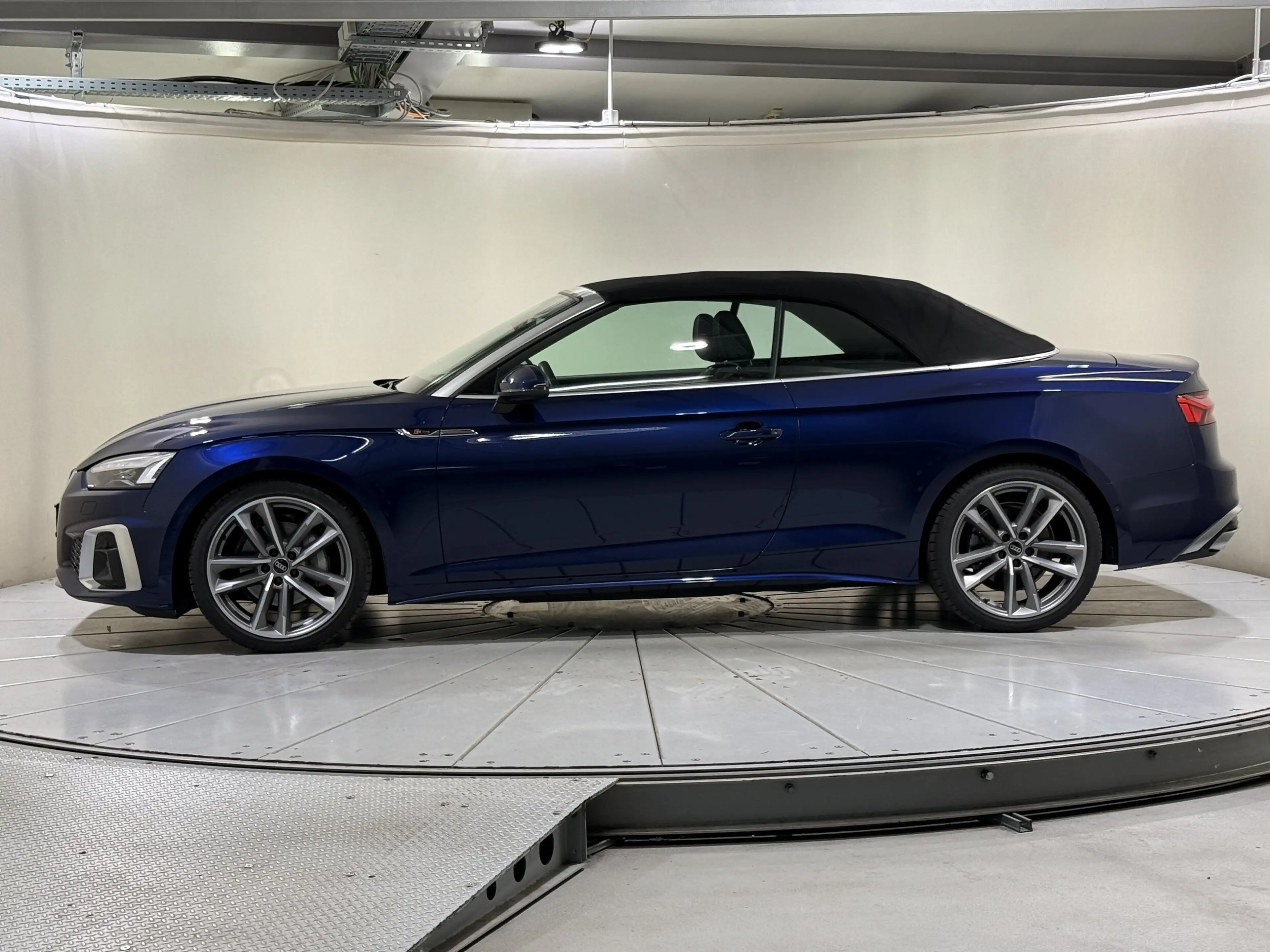Audi A5 Cabrio 40 TDI quattro S line AHK HUD ACC RFK — photo 10