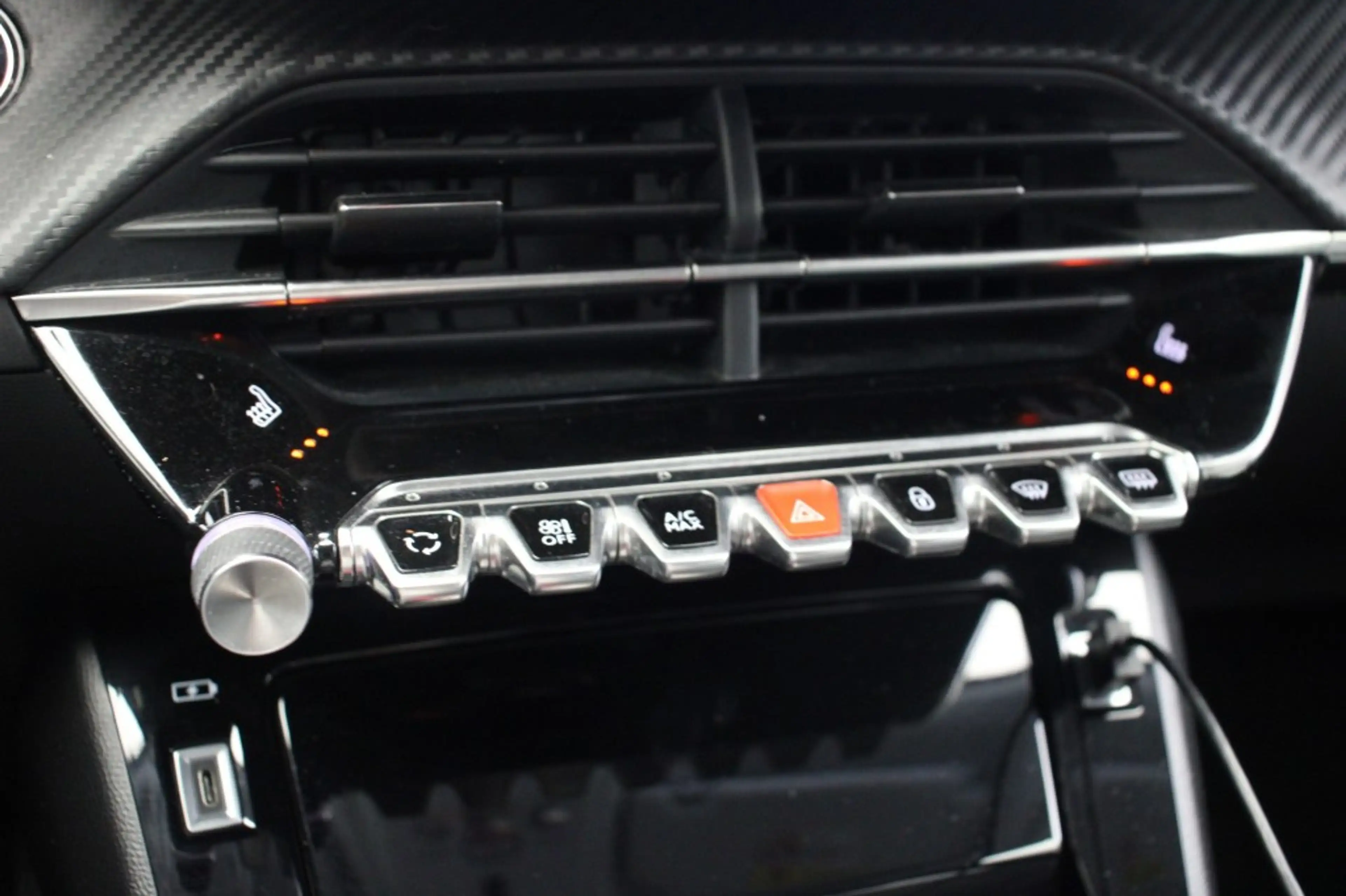 Peugeot e-2008 Allure Pack 50 kWh - Digitaal Cockpit, Carplay, Ca — photo 9