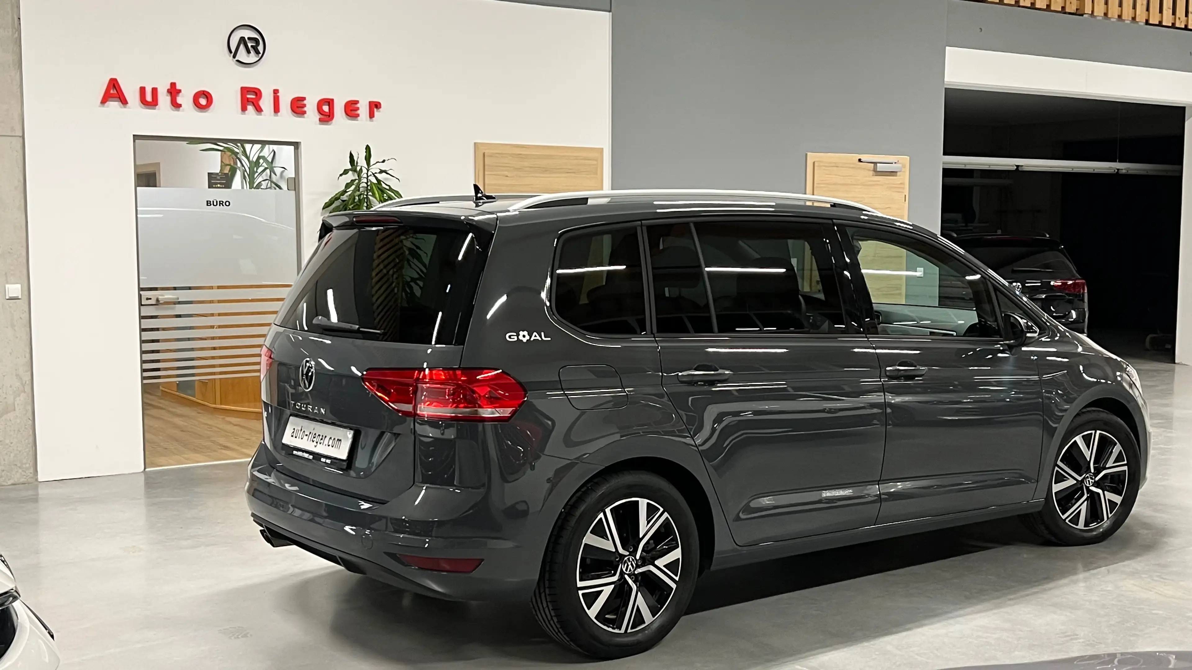 Volkswagen Touran Comfortline 2,0 TDI DSG CAM, ACC, IQ-LED Garantie — photo 3
