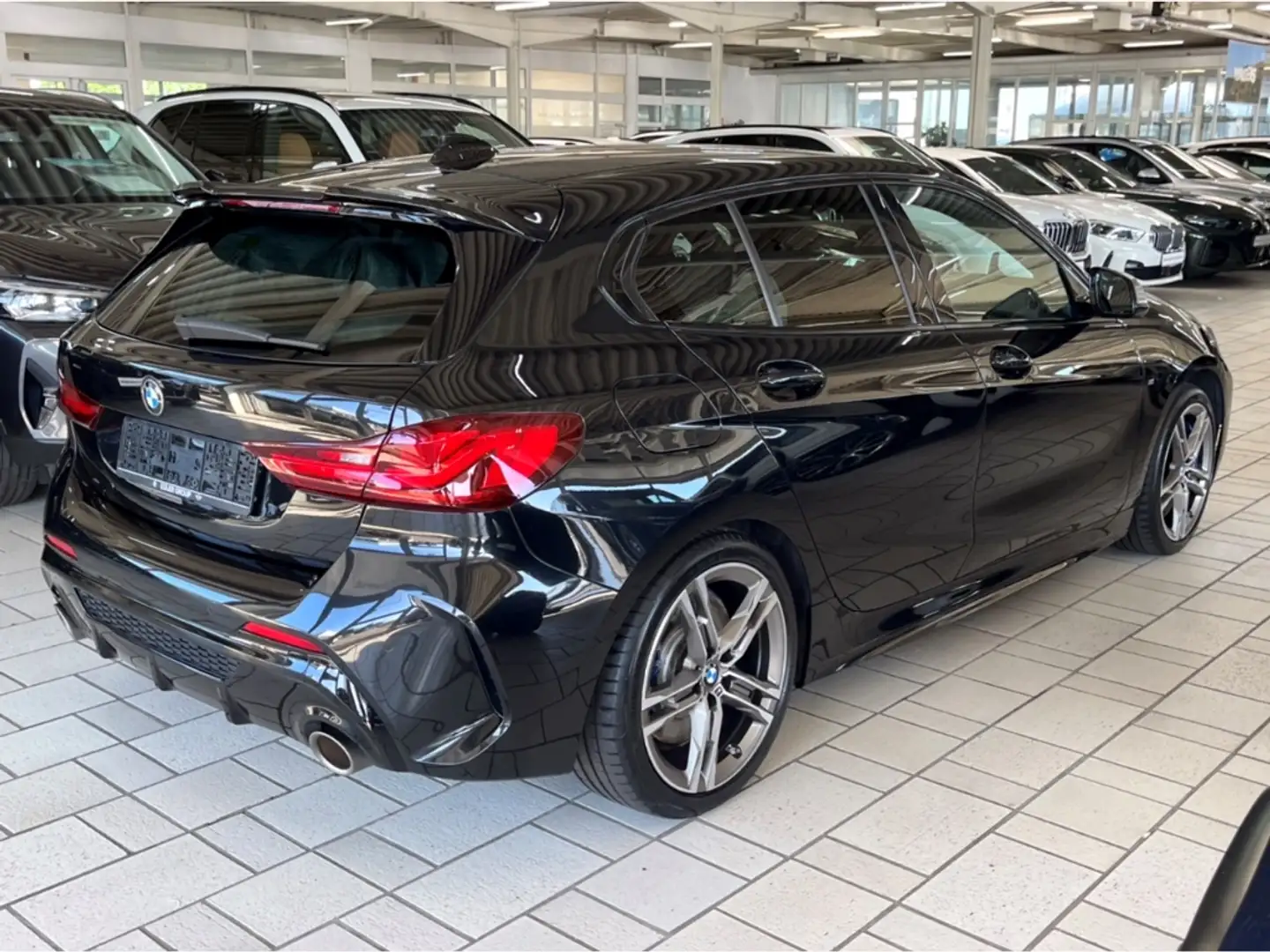 BMW 135 i A xDrive M-Sport 18'' Navi LED HiFi DAB Lkrhzg G Noir - 2