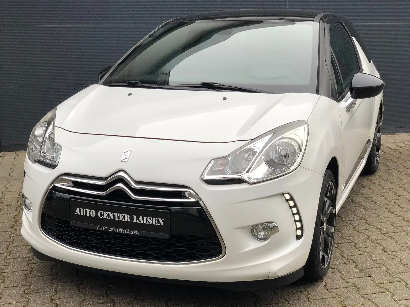 Citroen DS3 SportChic Klima Tempomat Leder Soundsystem Schwarz - 1