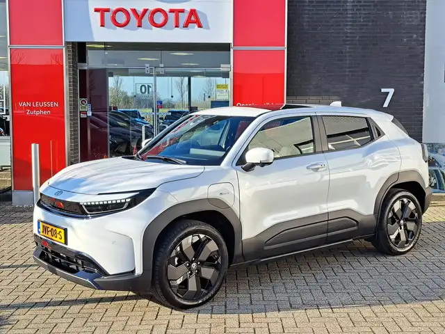 Toyota Urban Cruiser EXECUTIVE 61KWH PANODAK JBL-AUDIO 360°CAMERA 19"LM