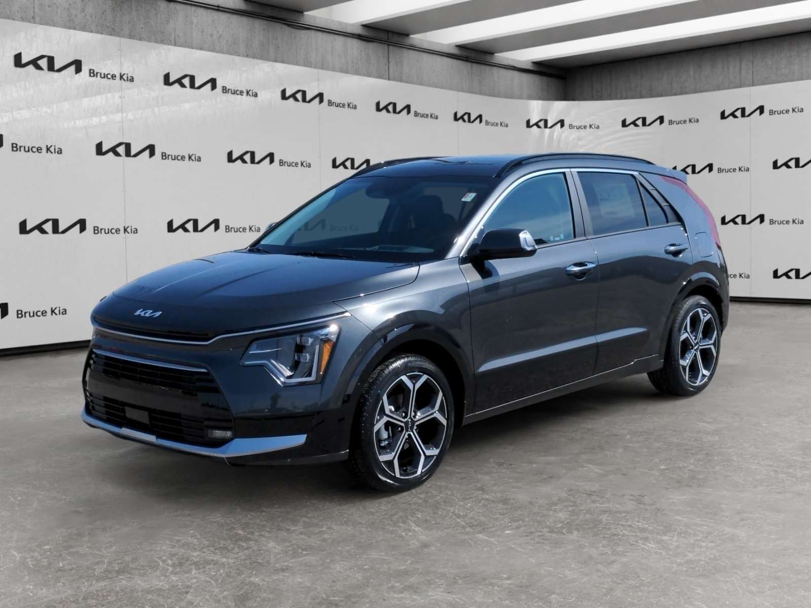 Gray 2025 Kia Niro SUV / Crossover Front-Wheel Drive 6-Speed Dual Clutch