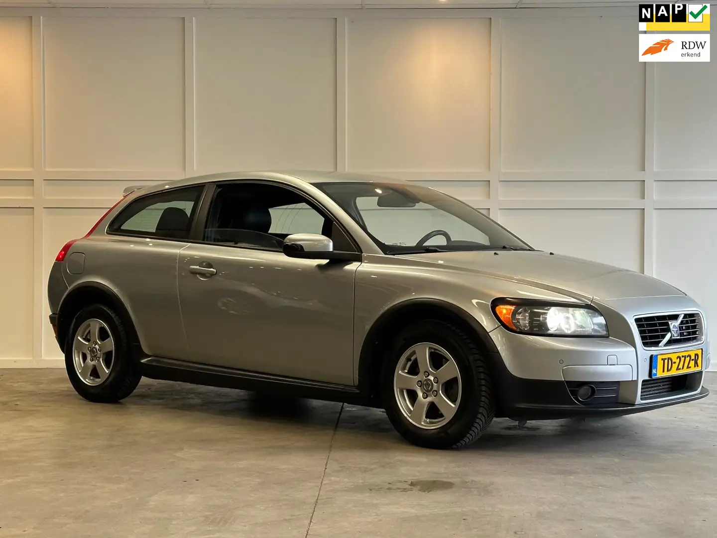 Volvo C30 1.6D Momentum / Airco / Gris - 1