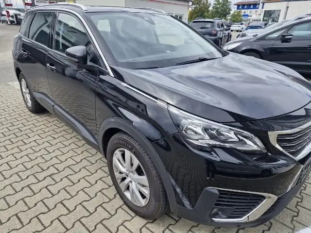 Peugeot 5008 1,2 PureTech 130 Active - Navi - DAB - 8-fach
