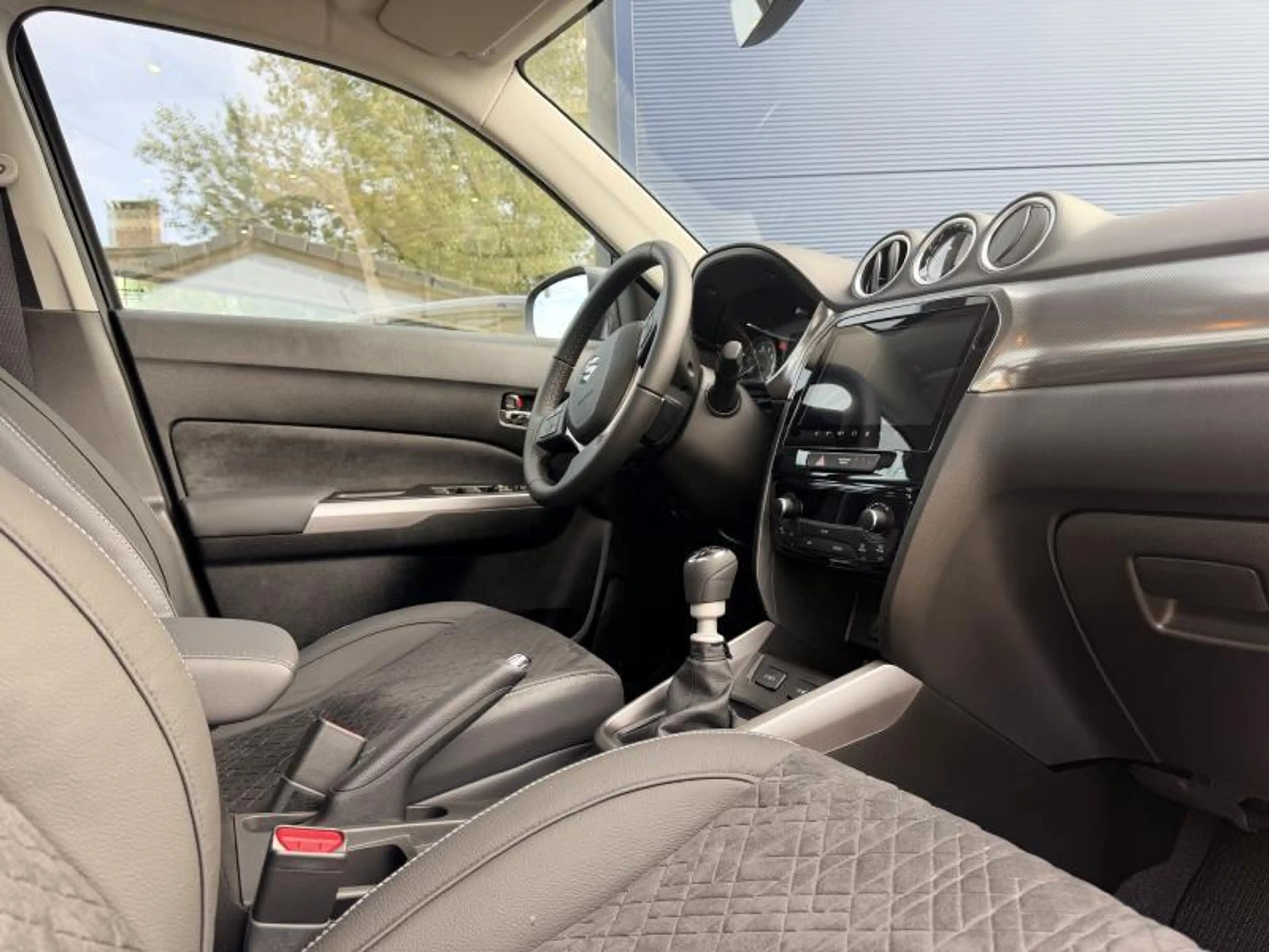 Suzuki Vitara GLX - 1.4 Mild-Hybrid - Toit Pano - Gps — photo 21