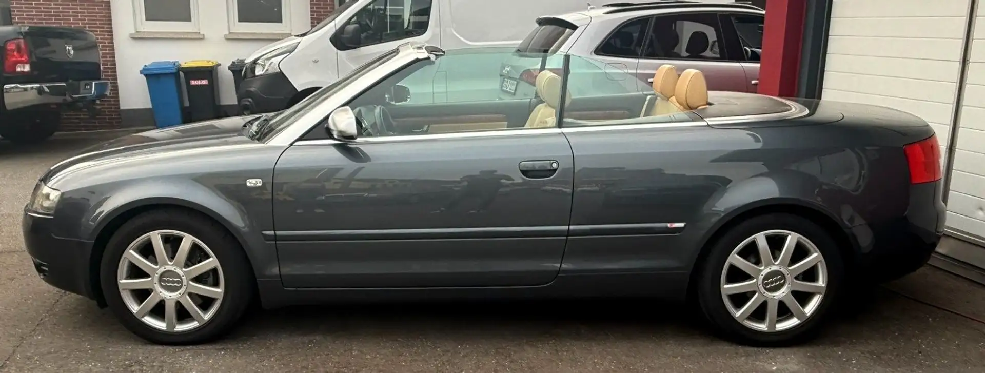 Audi A4 Cabriolet S-Line Automatik/Leder Grey - 2