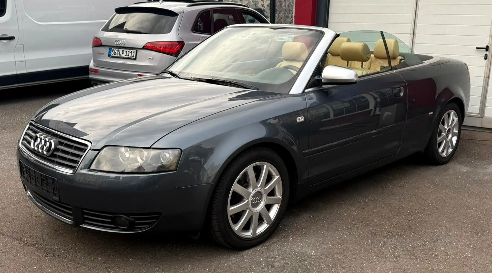 Audi A4 Cabriolet S-Line Automatik/Leder Grey - 1