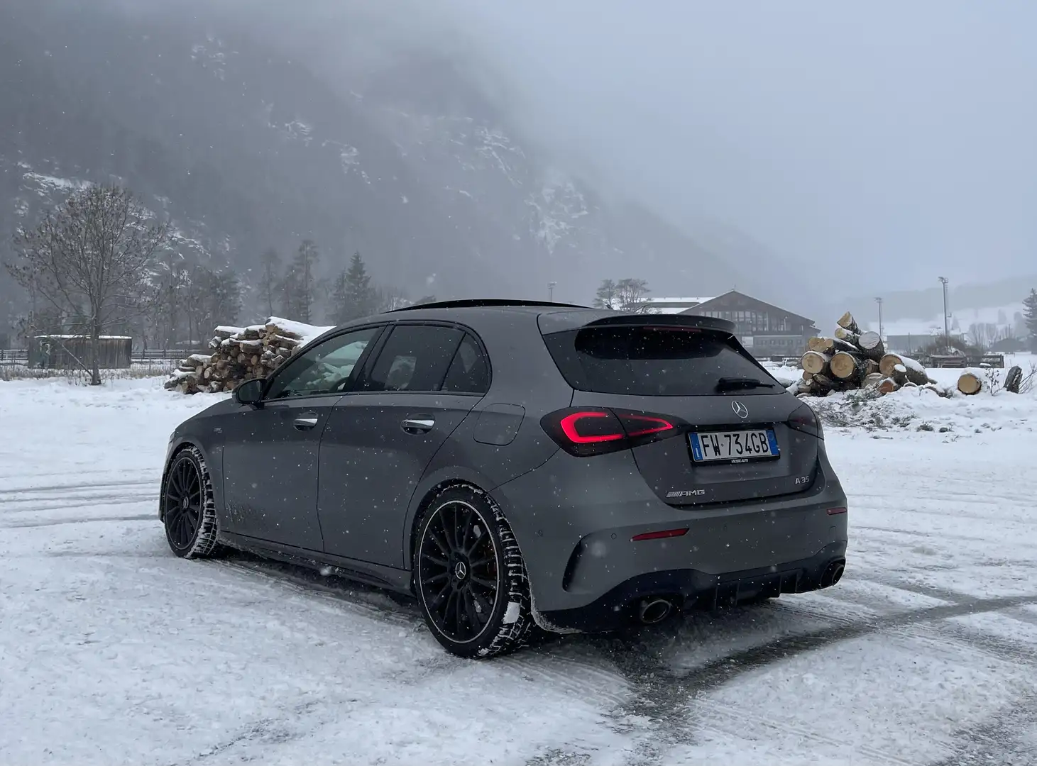 Mercedes-Benz A 35 AMG 4matic auto Šedá - 2