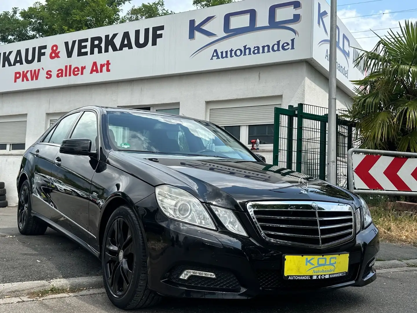 Mercedes-Benz E 200 CGI BlueEfficiency Avantgarde Noir - 1