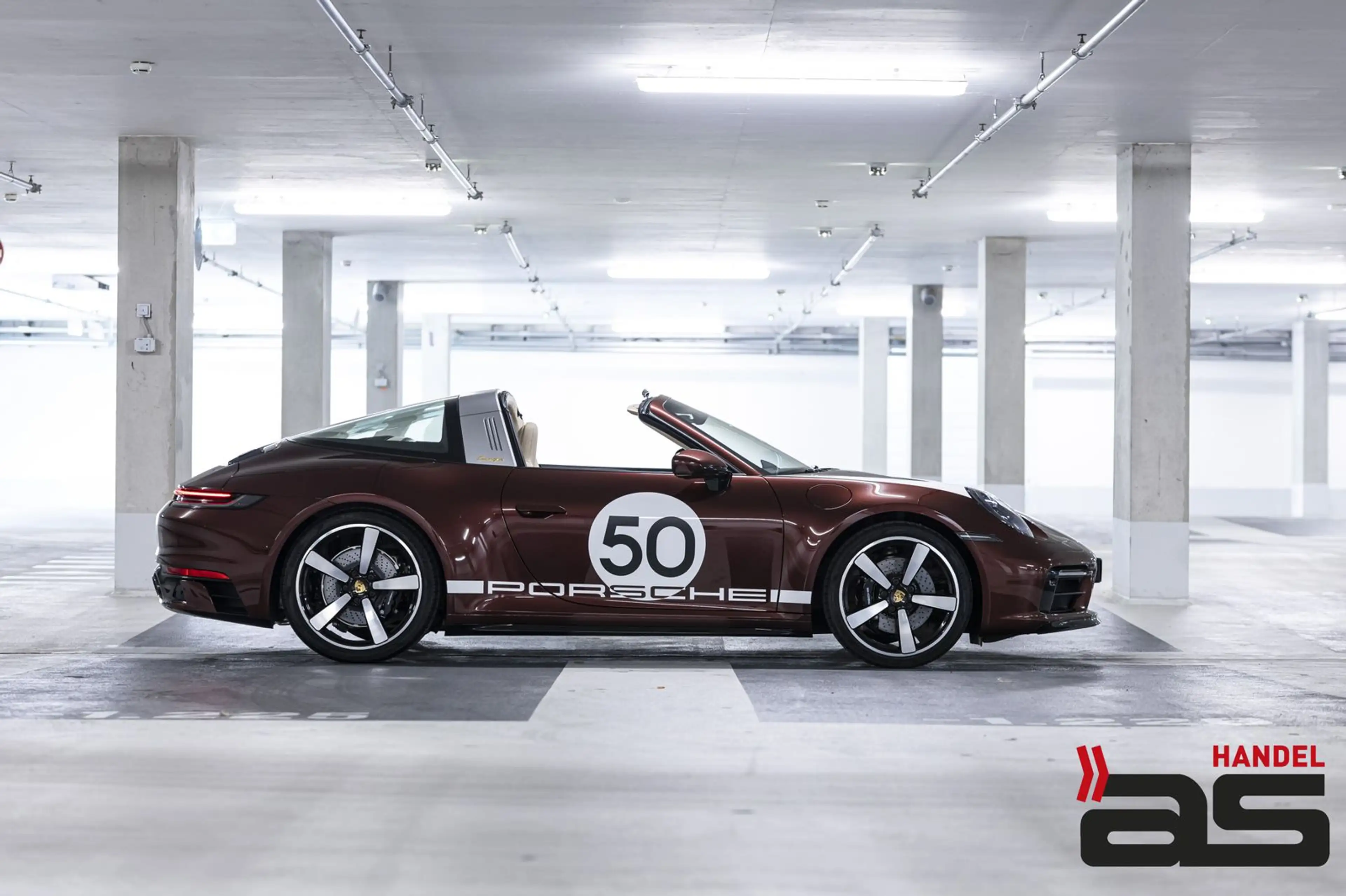 Porsche 911 992 Targa 4 S Heritage Design Edition 1of992 — photo 4