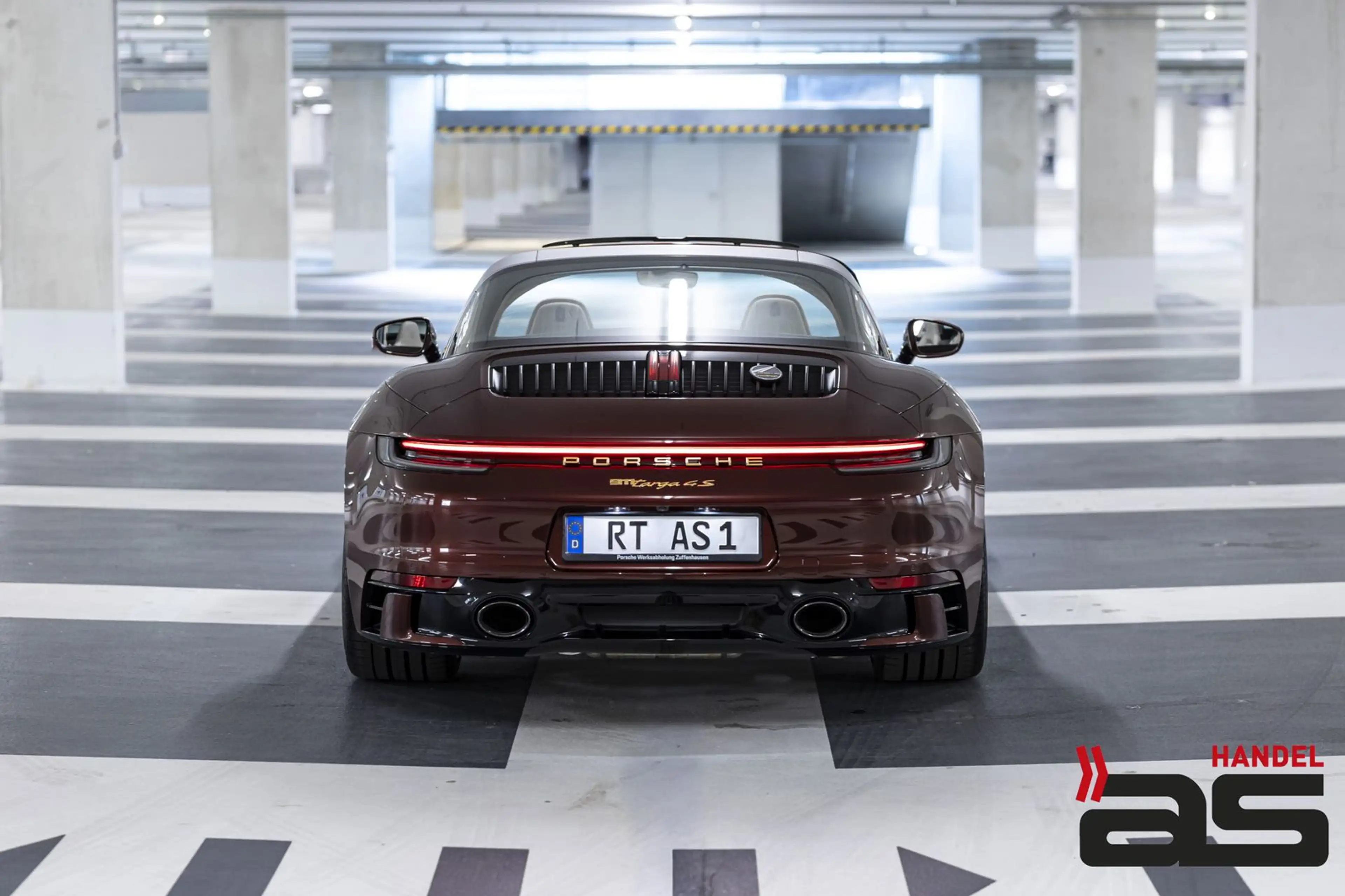 Porsche 911 992 Targa 4 S Heritage Design Edition 1of992 — photo 8