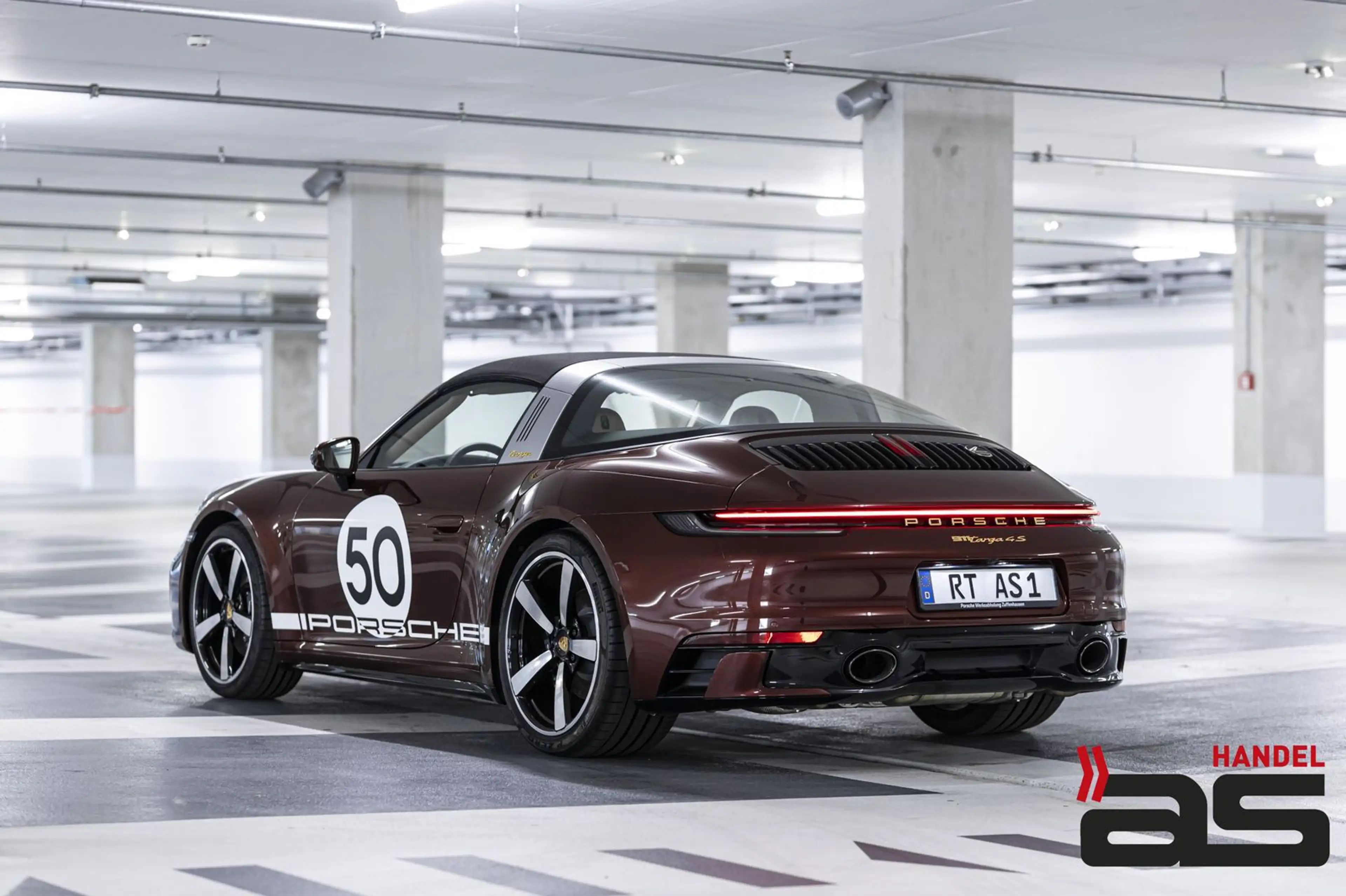 Porsche 911 992 Targa 4 S Heritage Design Edition 1of992 — photo 5