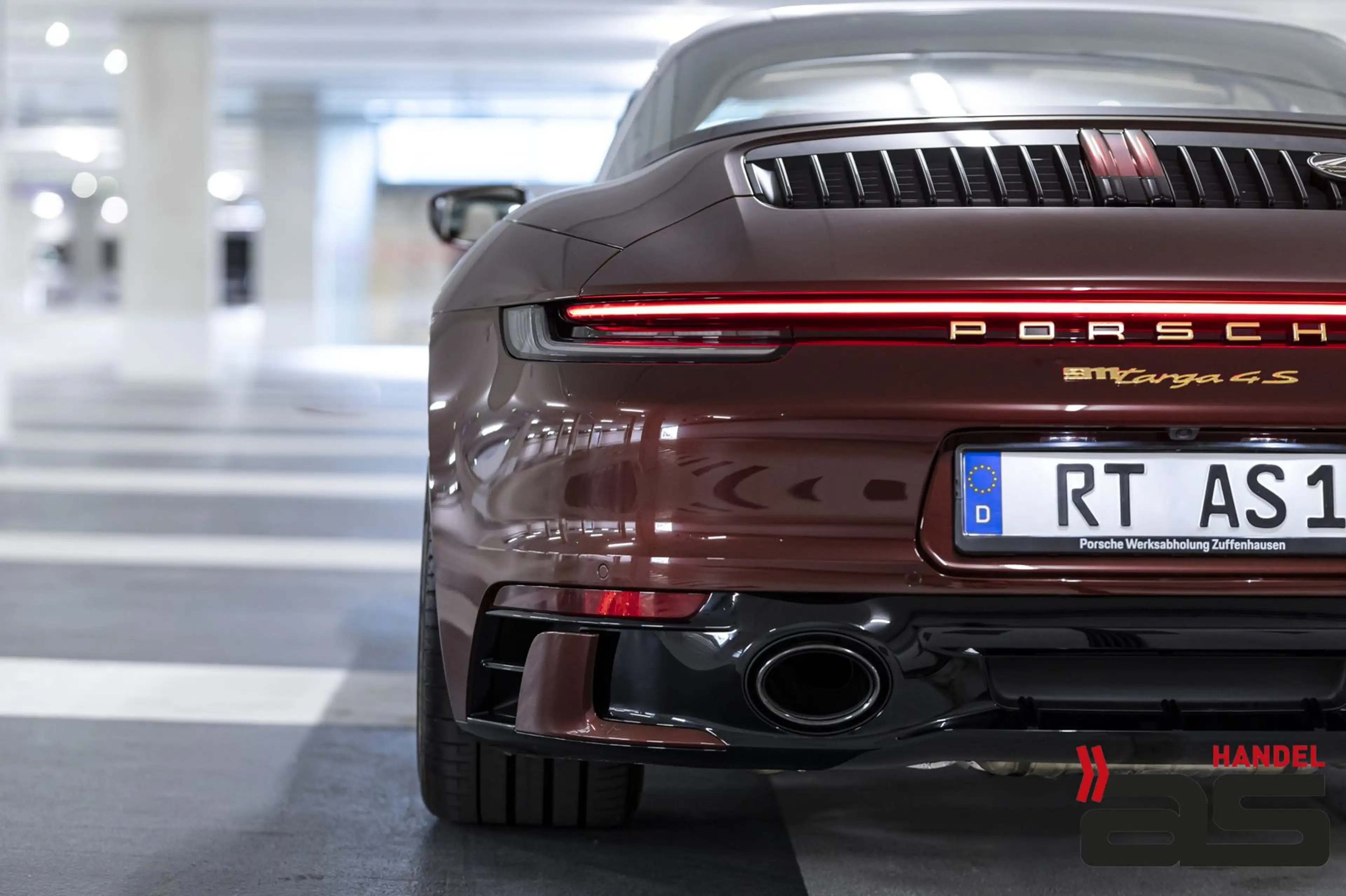 Porsche 911 992 Targa 4 S Heritage Design Edition 1of992 — photo 14