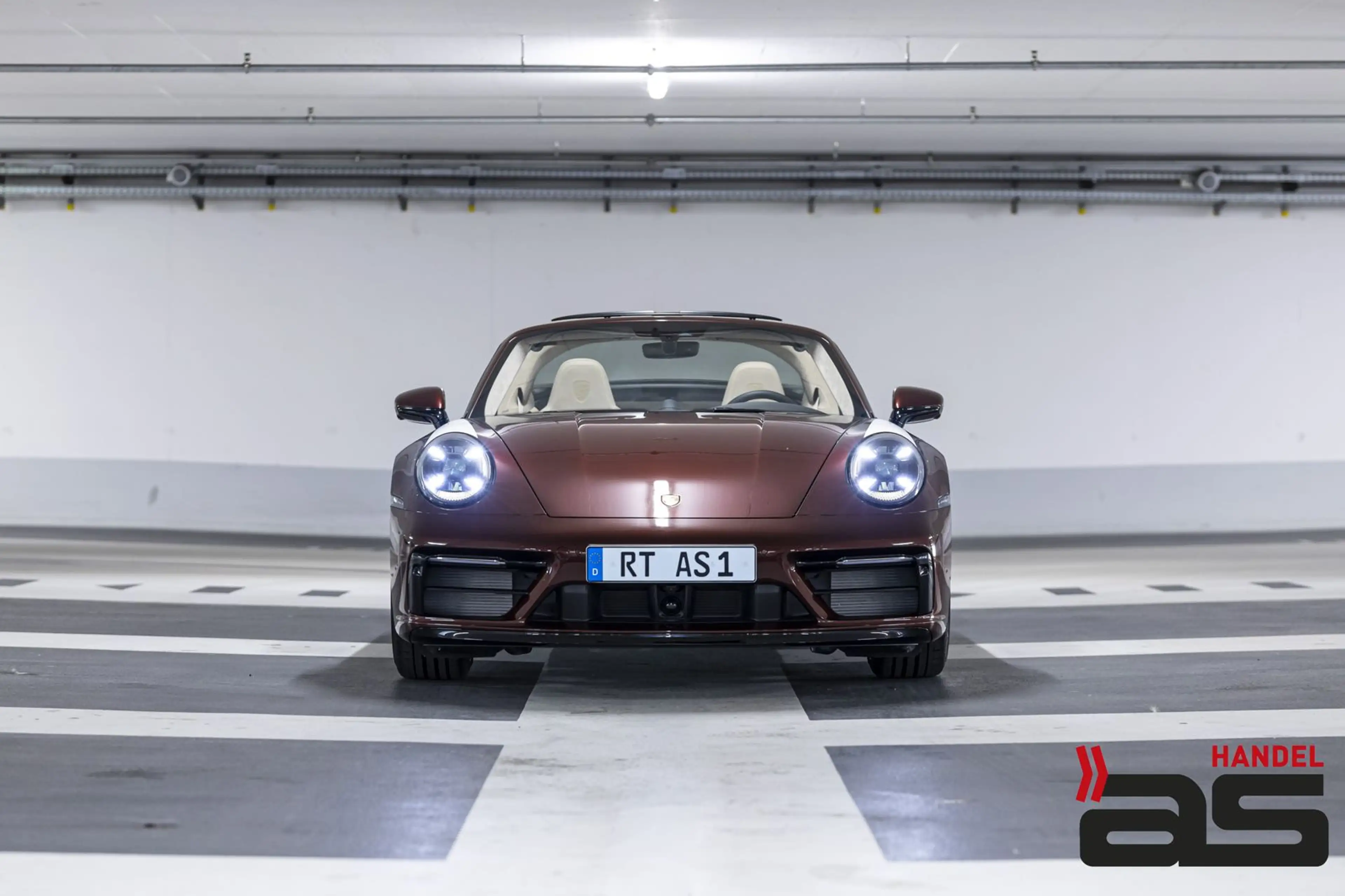 Porsche 911 992 Targa 4 S Heritage Design Edition 1of992 — photo 2