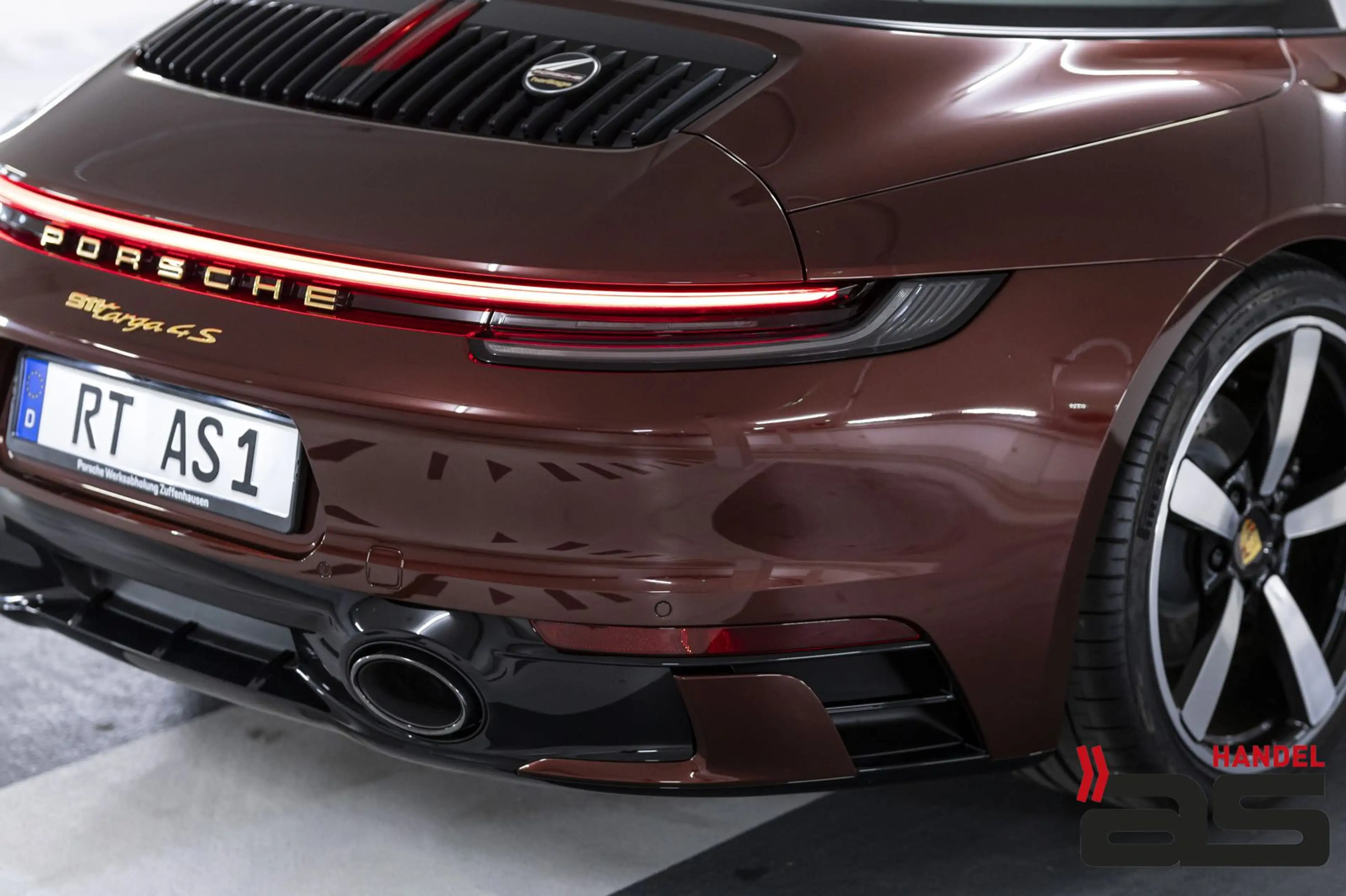 Porsche 911 992 Targa 4 S Heritage Design Edition 1of992 — photo 9