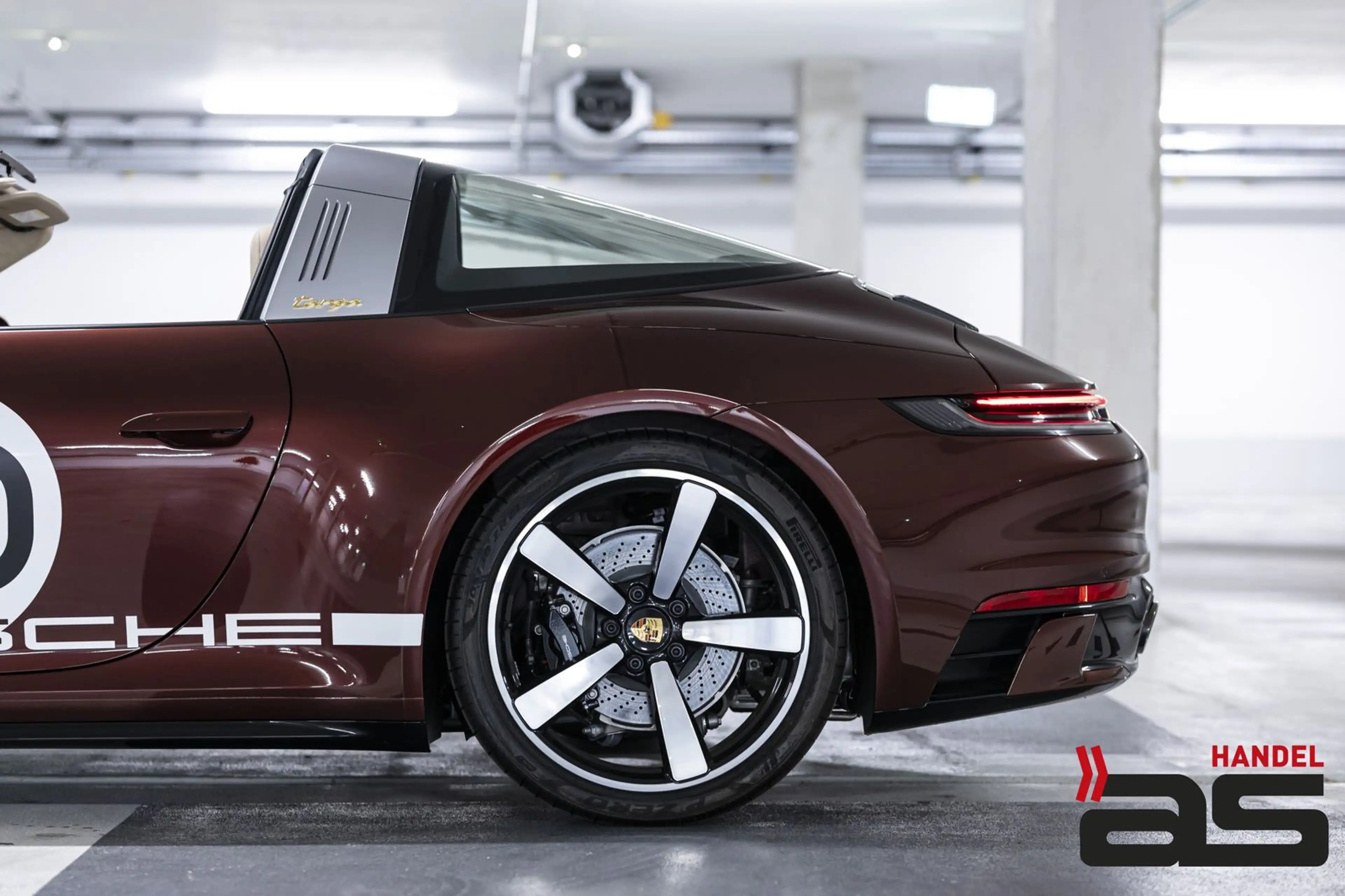 Porsche 911 992 Targa 4 S Heritage Design Edition 1of992 — photo 7