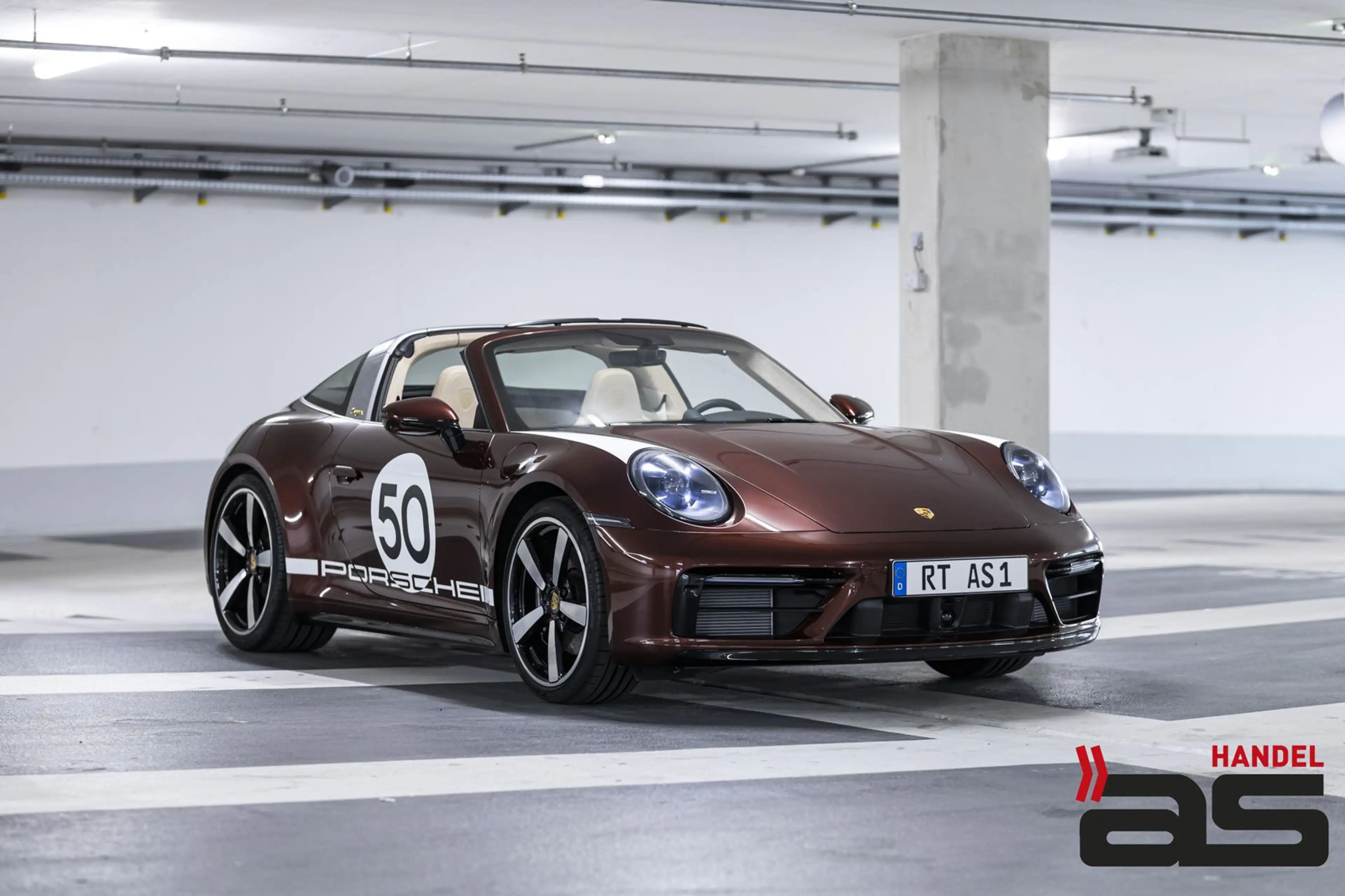 Porsche 911 992 Targa 4 S Heritage Design Edition 1of992 — photo 3