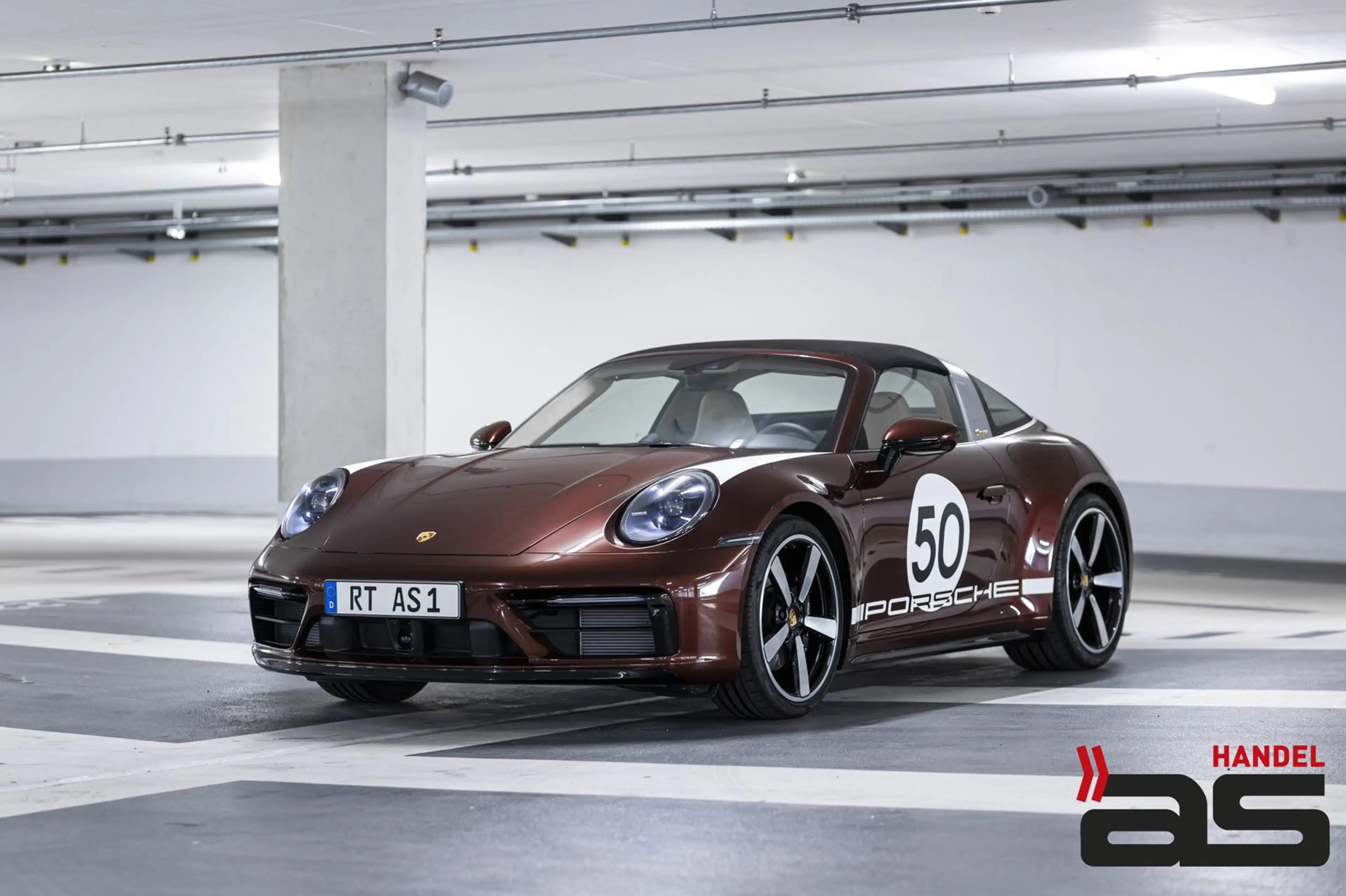 Porsche 911 992 Targa 4 S Heritage Design Edition 1of992