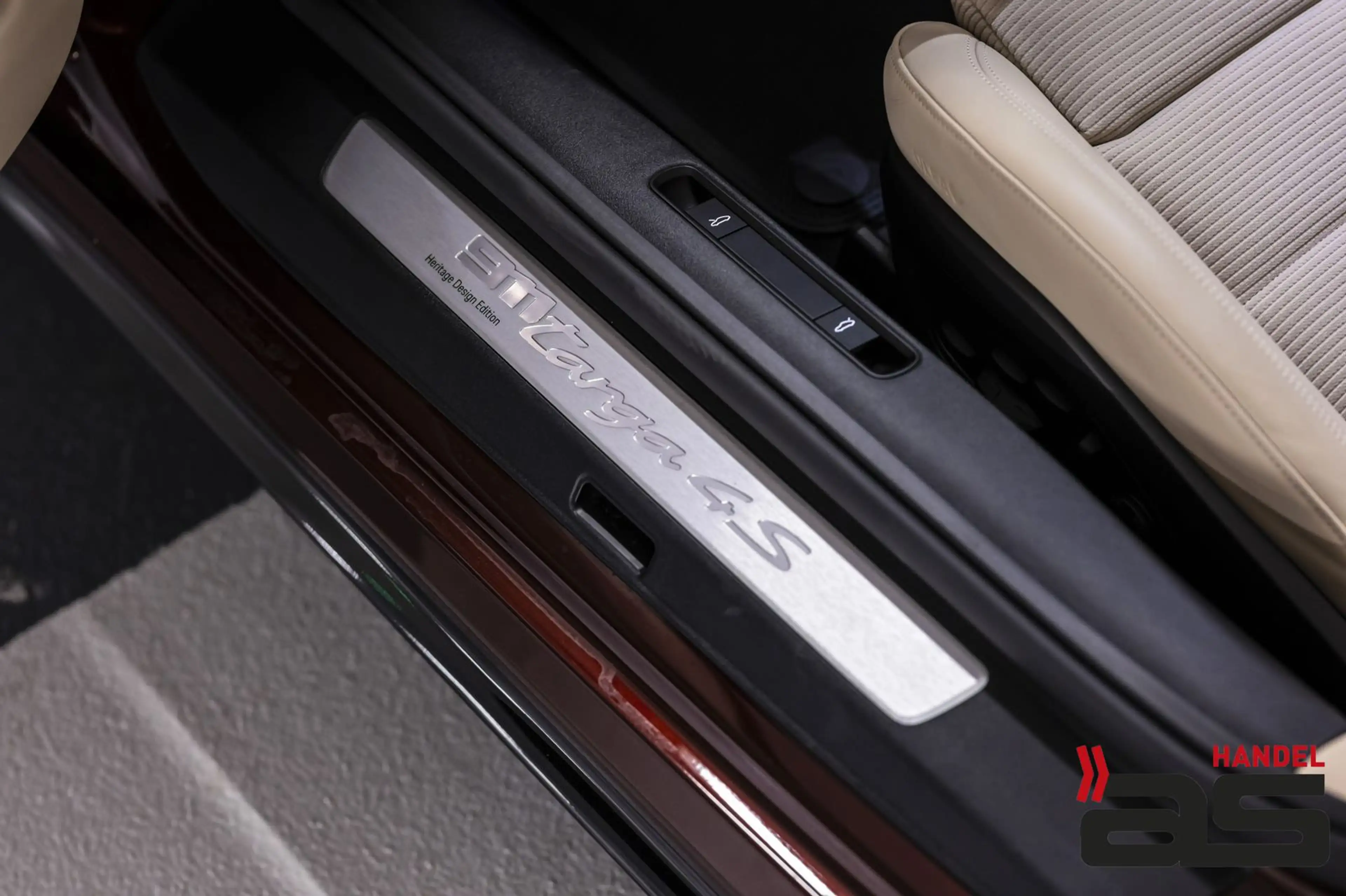 Porsche 911 992 Targa 4 S Heritage Design Edition 1of992 — photo 16