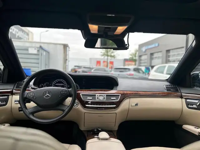 Mercedes-Benz S-Class view 2