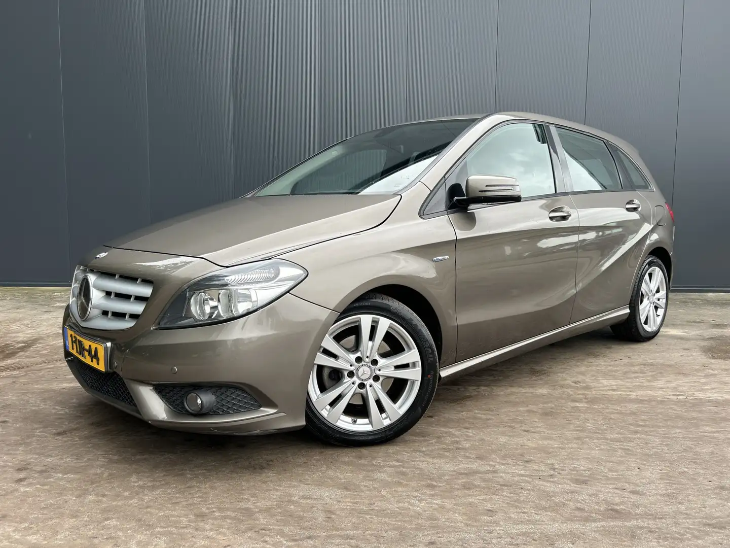 Mercedes-Benz B 200 Ambition NAVI ECC CRUISE CAMERA TREKHAAK Gris - 1