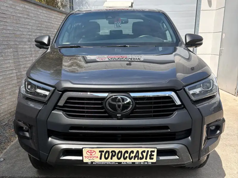 TOYOTA Hilux