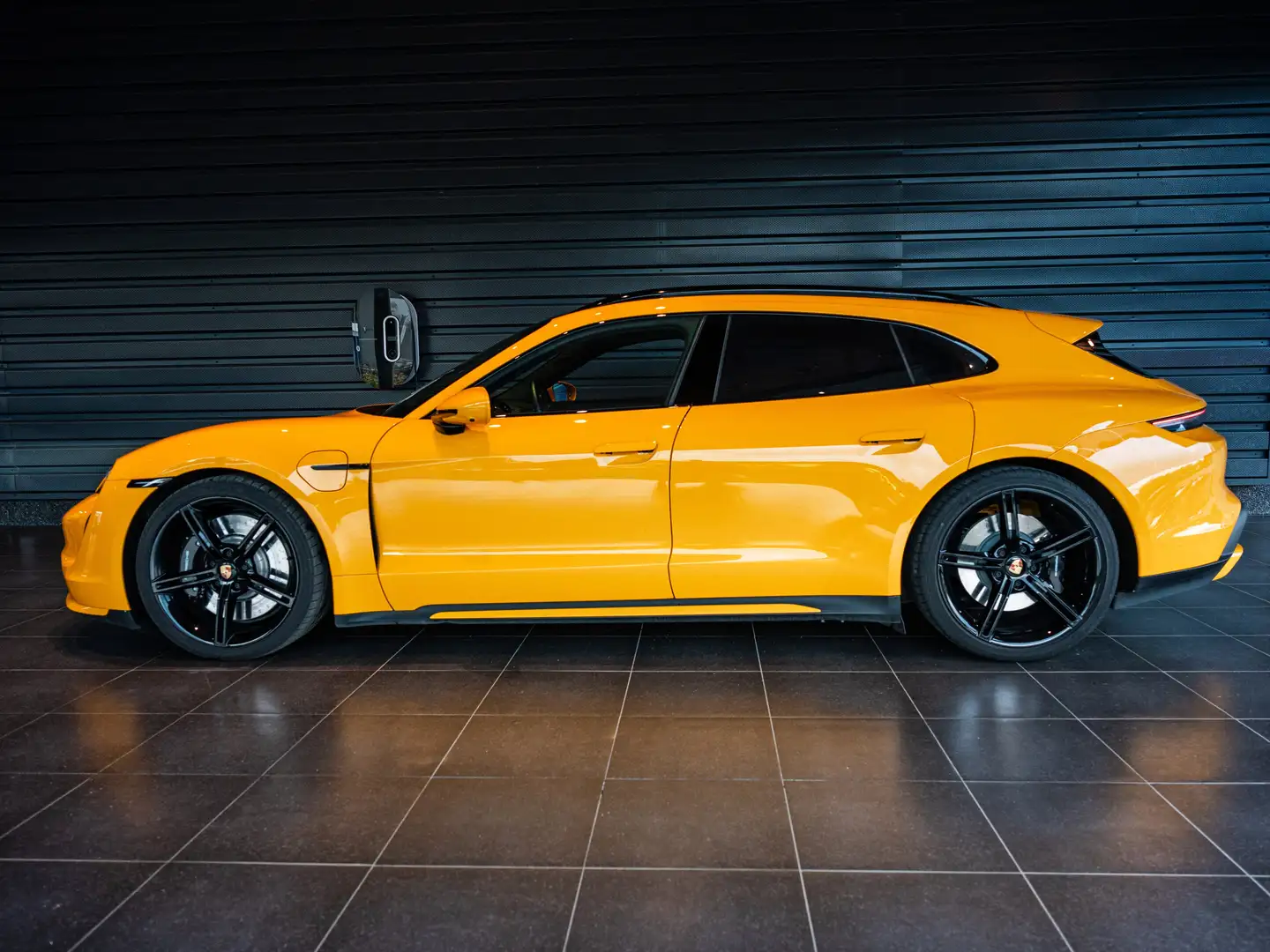 Porsche Taycan Taycan Turbo Sport Turismo (MY23) Jaune - 2
