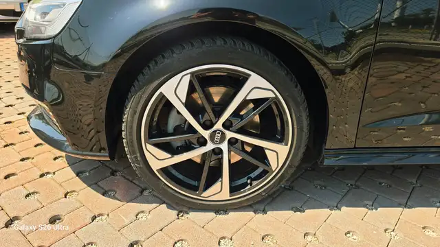 Audi E-Tron S view 12