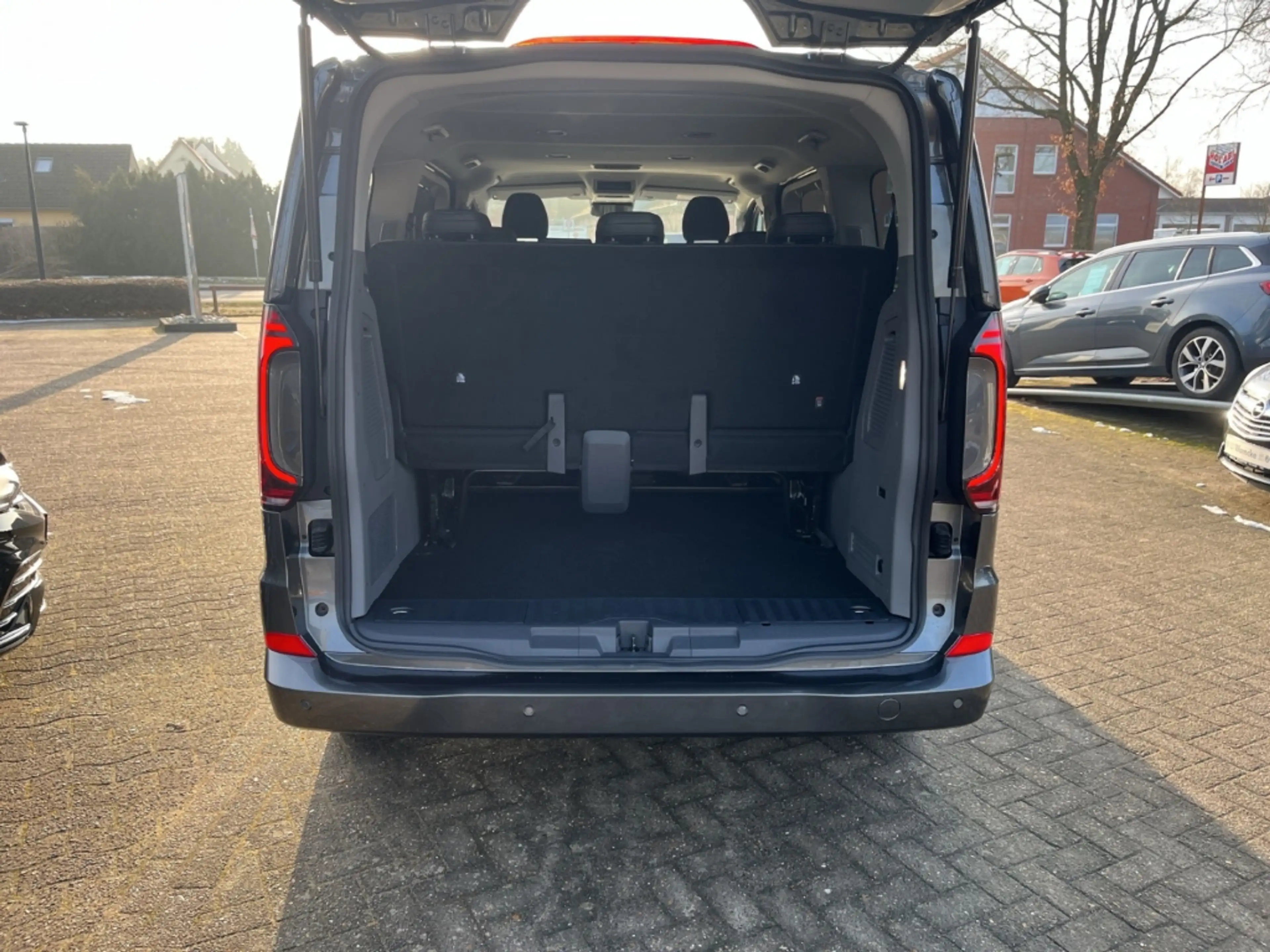 Volkswagen T7 Caravelle KR 2.0 TDI Style MATRIX ACC AHK NAV PDC RFK LM SHZ — photo 13