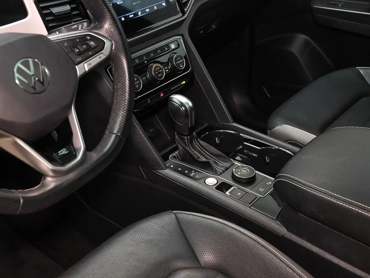 Volkswagen Atlas photo Volkswagen Atlas