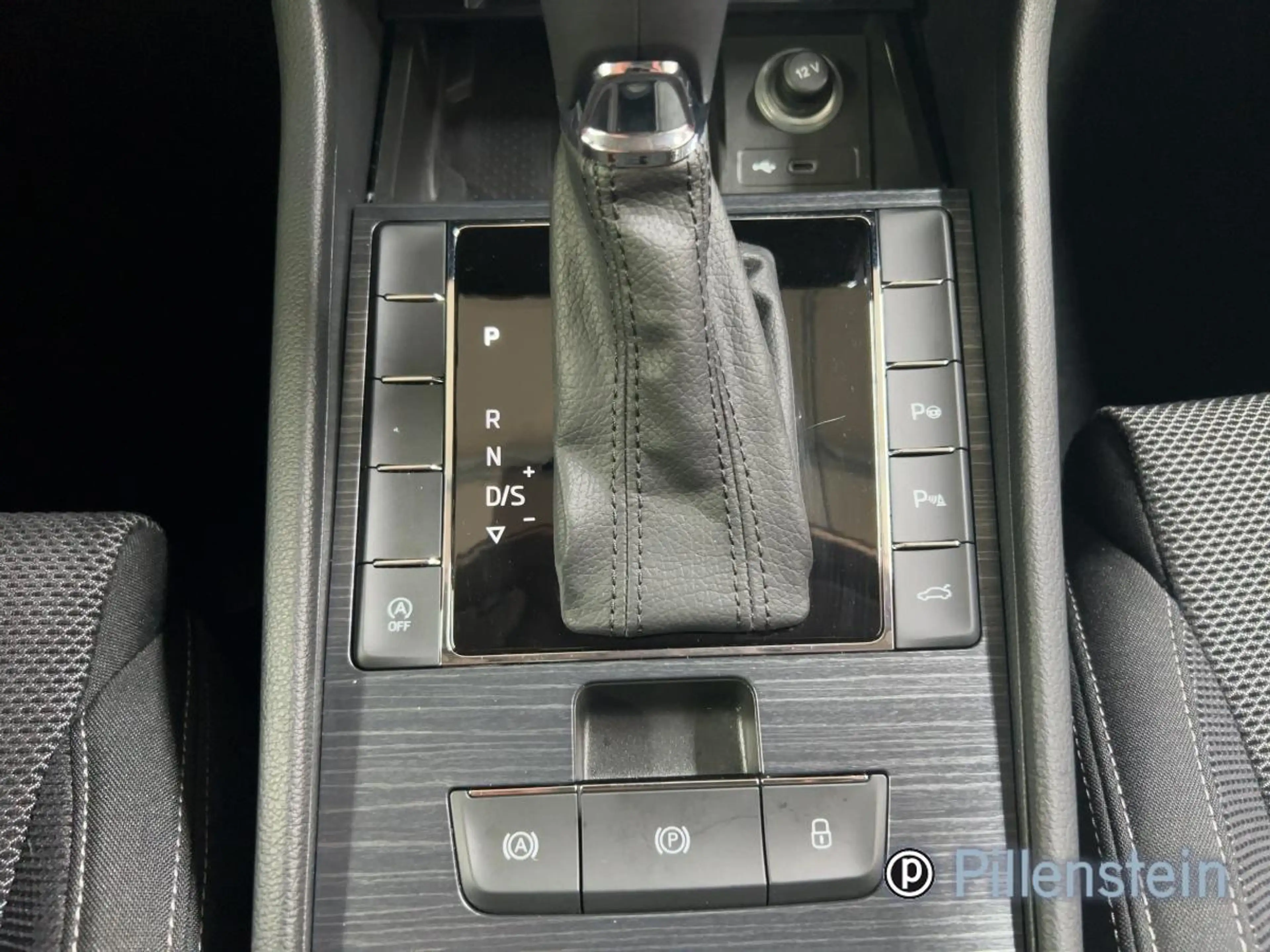 Skoda Superb LIMO TDI NAVI+KAM+BUSINESS+ACC+17" — photo 13