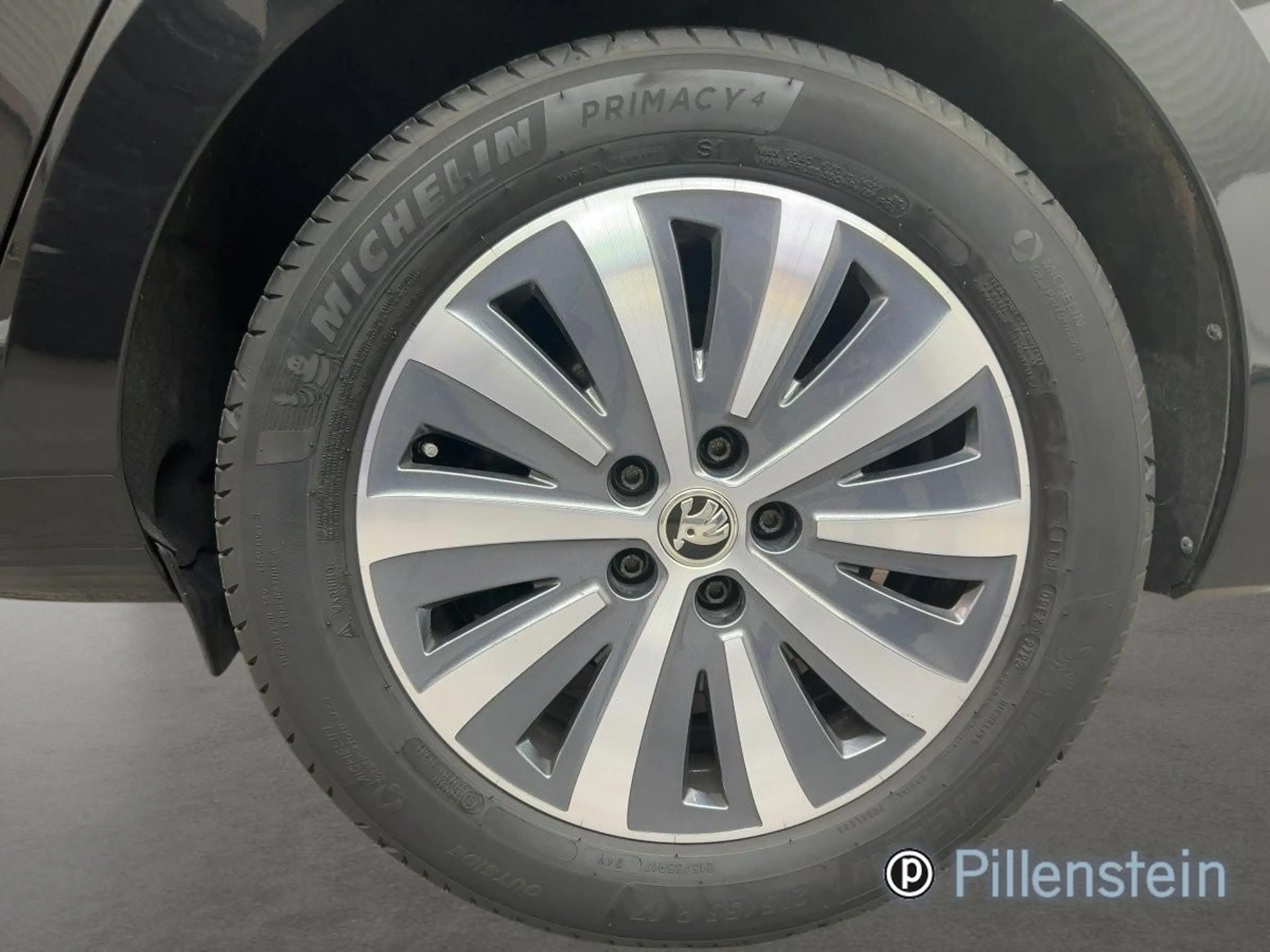 Skoda Superb LIMO TDI NAVI+KAM+BUSINESS+ACC+17" — photo 4