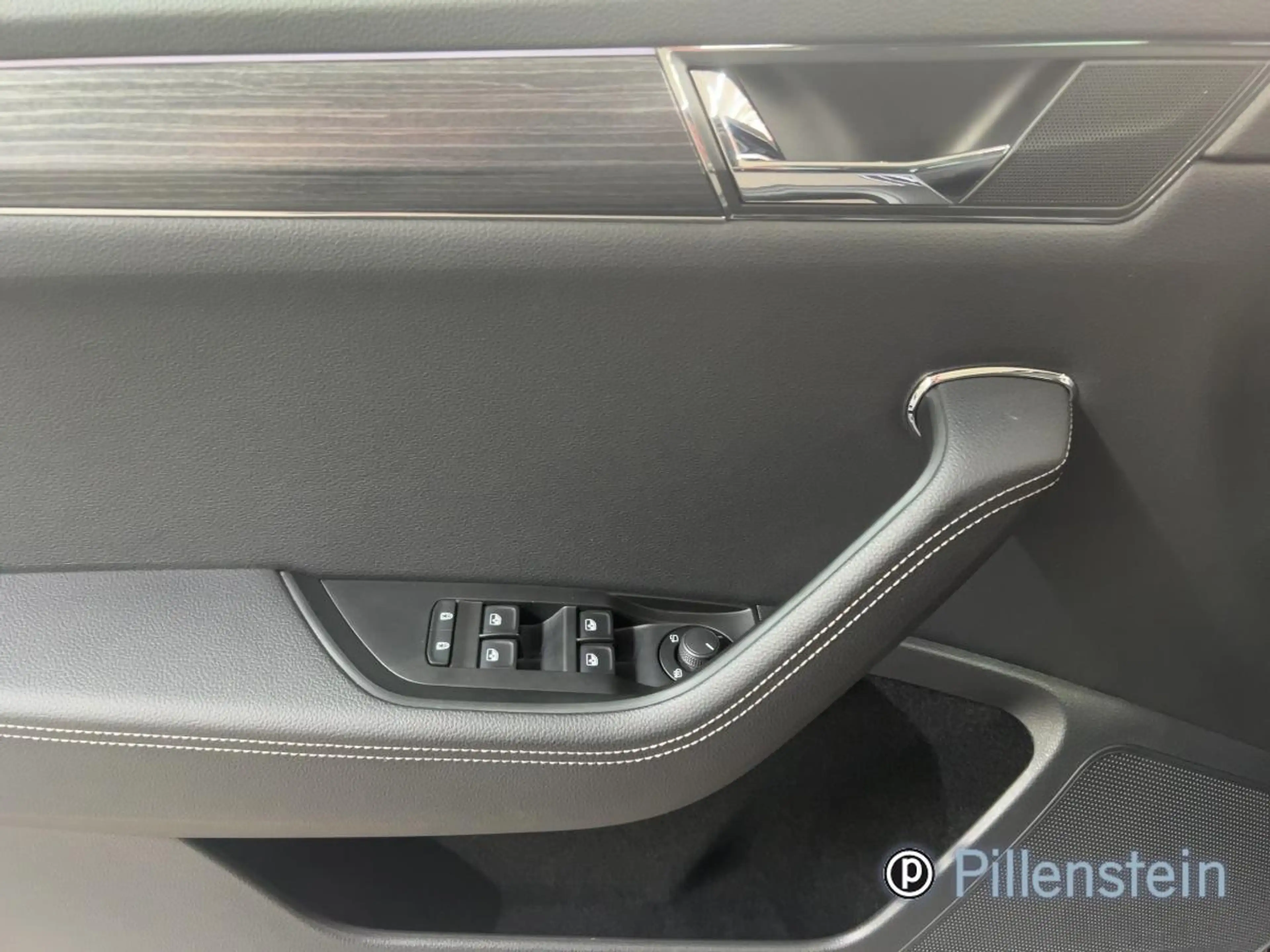 Skoda Superb LIMO TDI NAVI+KAM+BUSINESS+ACC+17" — photo 7