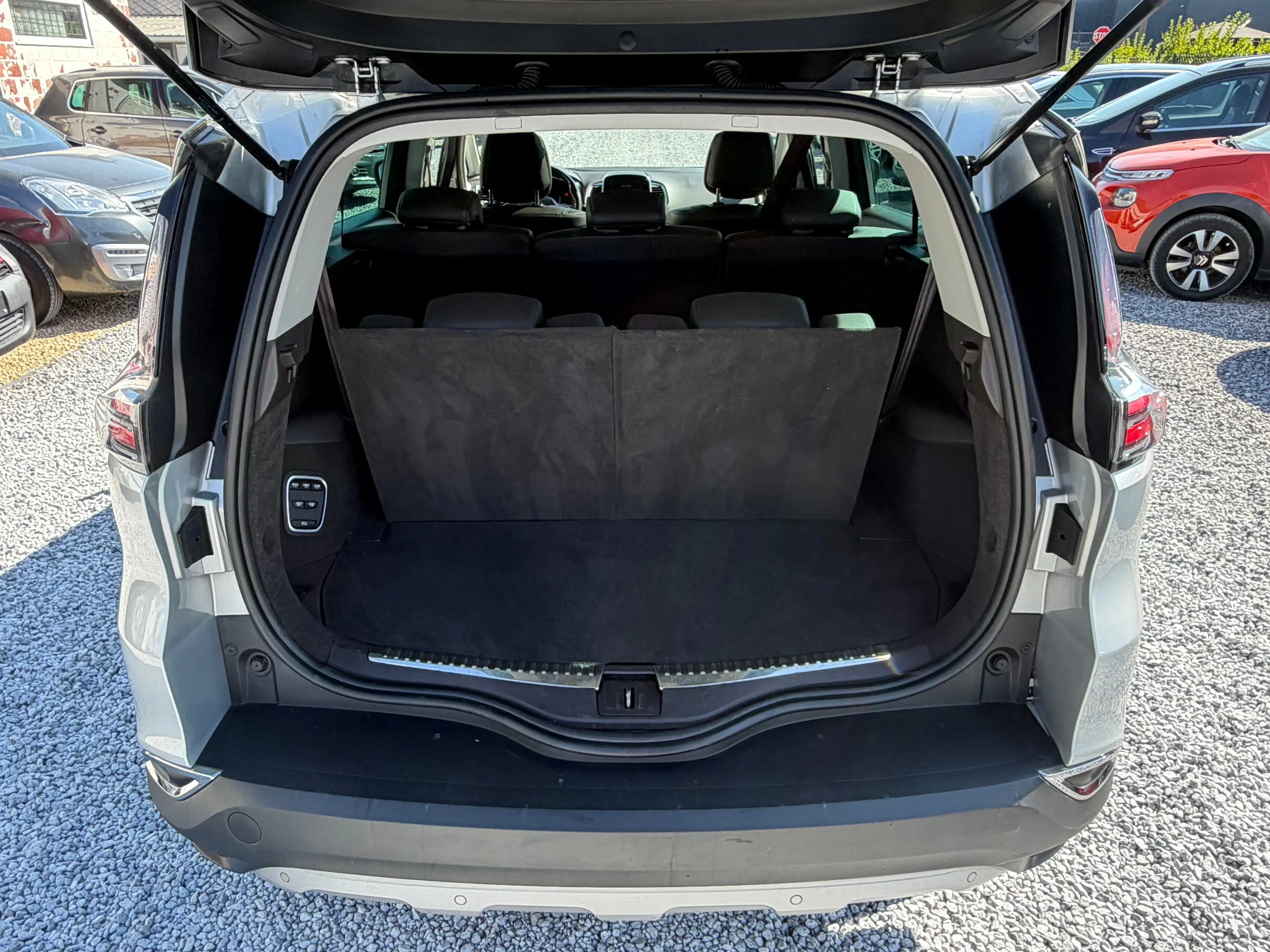 Renault Espace 1.6 dCi Automatique - 7 PLACES - Toit Pano — photo 10