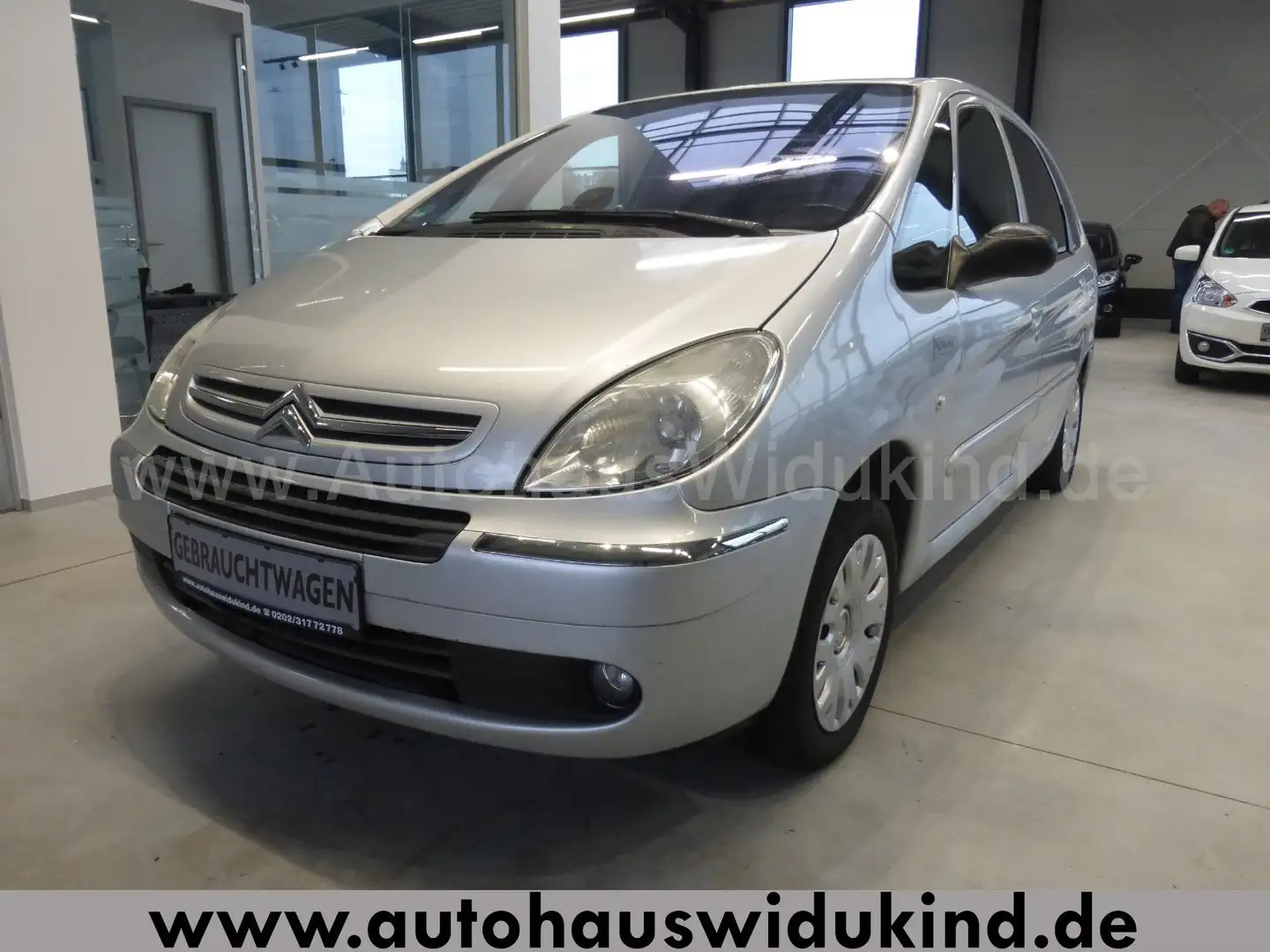 Citroen Xsara Picasso HDi 110 FAP Klimaautm. AHK Plateado - 1