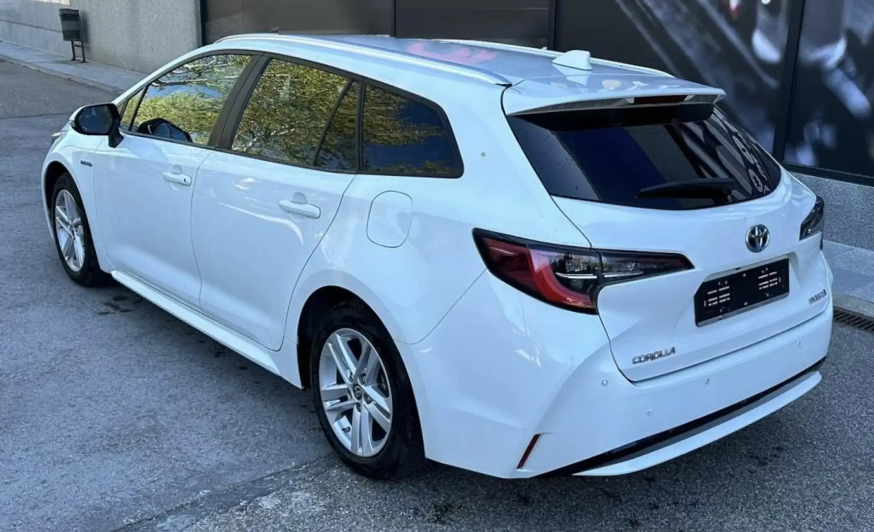 Toyota Corolla 1.8 125H BUSINESS E-CVT TOURING SPORT Beyaz - 2