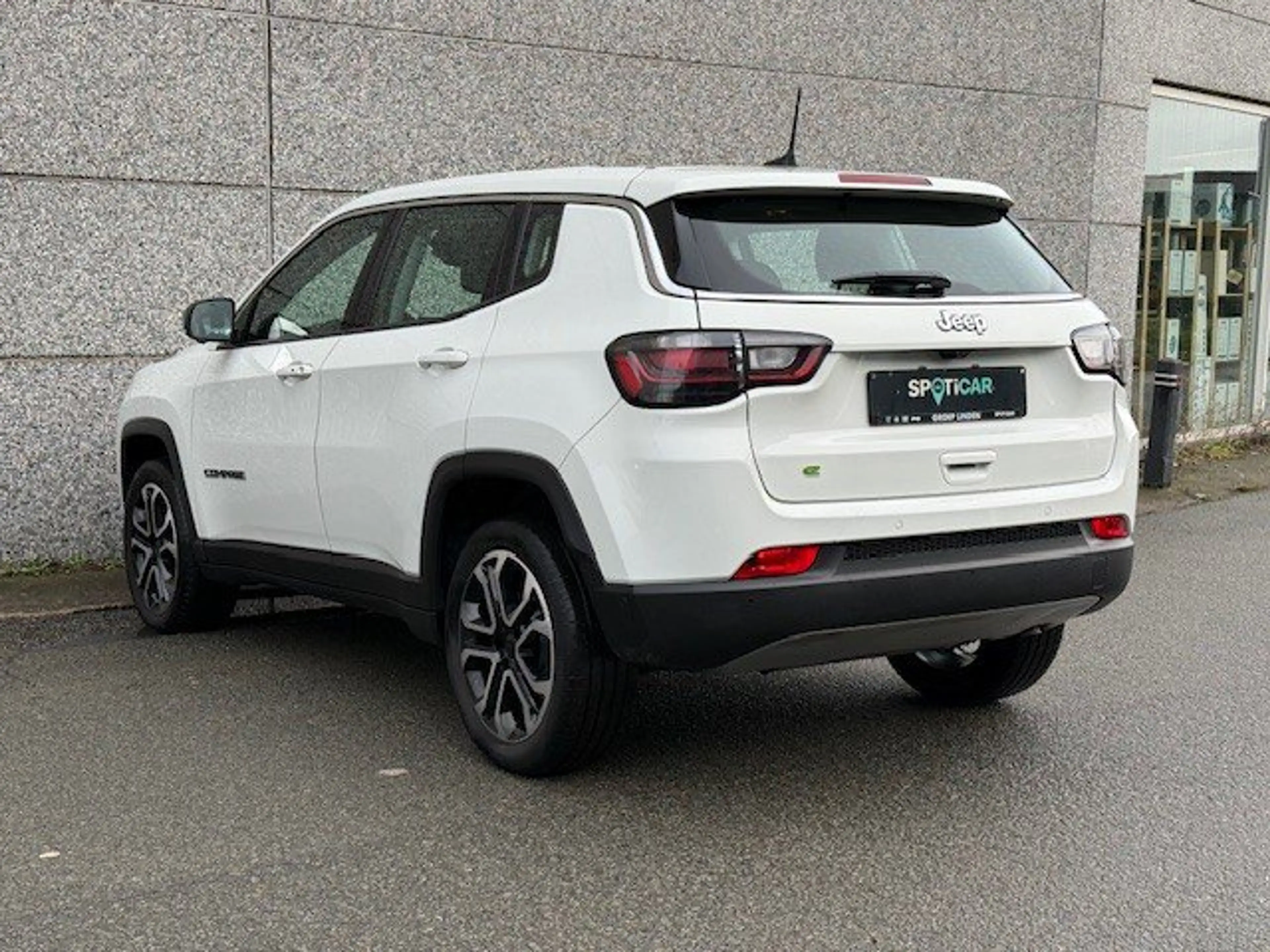 Jeep Compass *CAR PLAY*CAMERA* 1.5 Benz/Hybride 130 pk Summit — photo 4