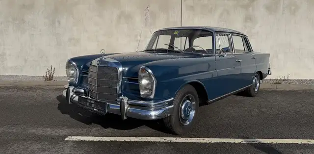 Mercedes-Benz 230