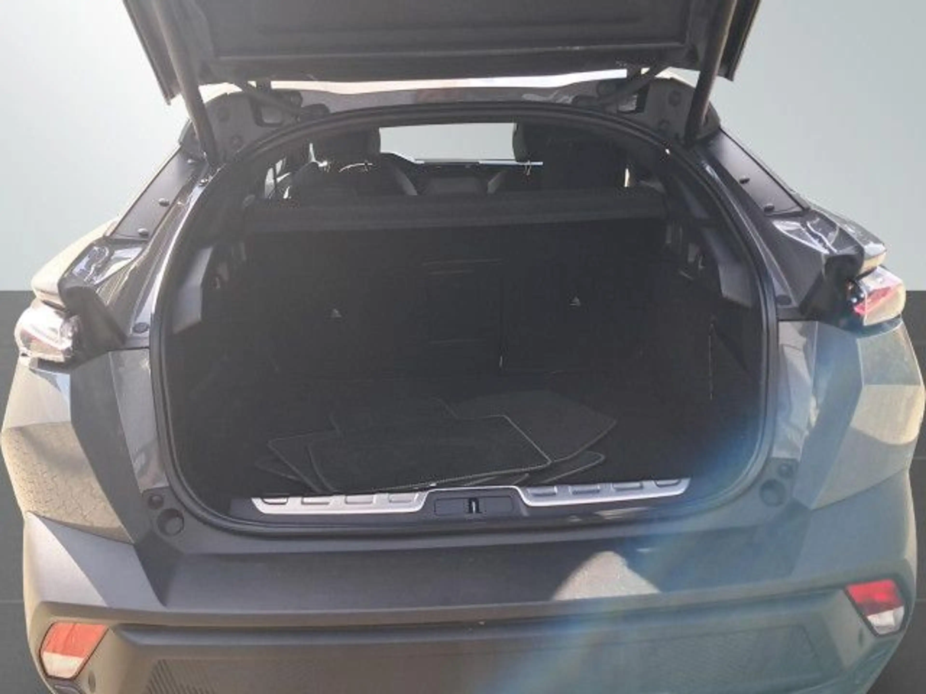 Peugeot 408 GT PureTech 130 EAT8 / Massage / 360° Kamera — photo 14