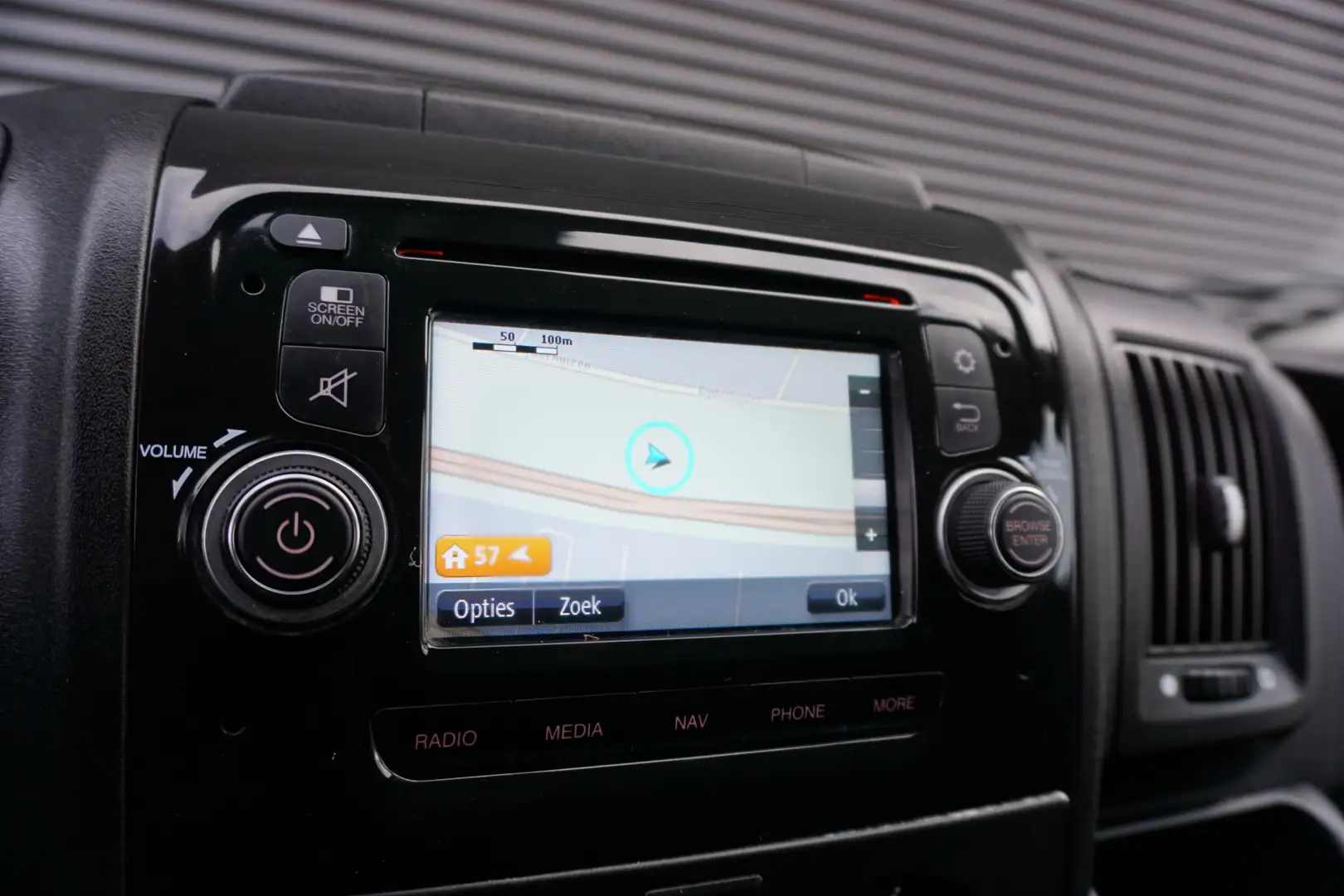 Peugeot Boxer 111pk Euro6 L1H1 Navi Trekhaak Camera Imperiaal Cr Wit - 2