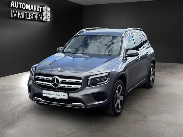Mercedes-Benz GLB view 3