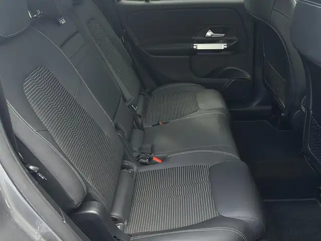 Mercedes-Benz GLB view 29