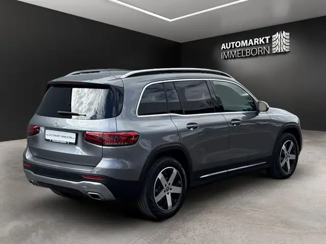 Mercedes-Benz GLB view 8