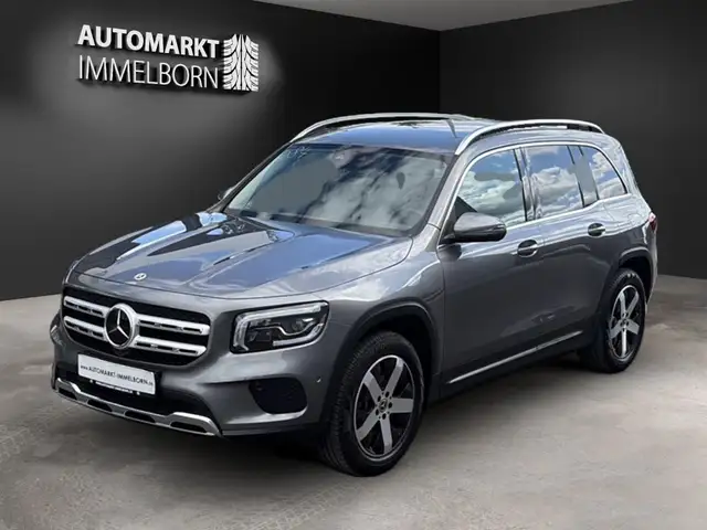 Mercedes-Benz GLB view 4