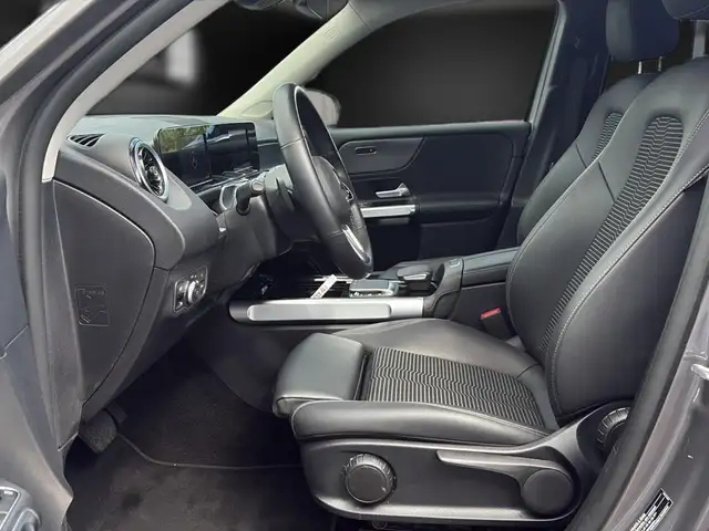 Mercedes-Benz GLB view 14