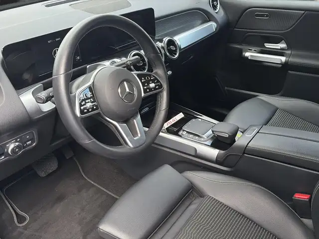 Mercedes-Benz GLB view 18