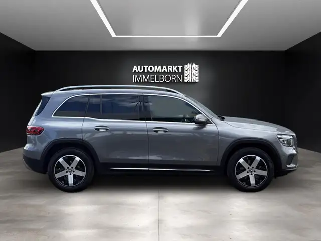 Mercedes-Benz GLB view 11