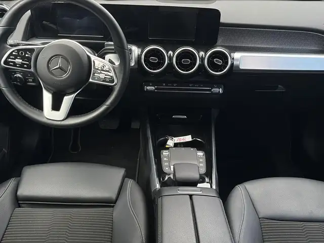 Mercedes-Benz GLB view 16